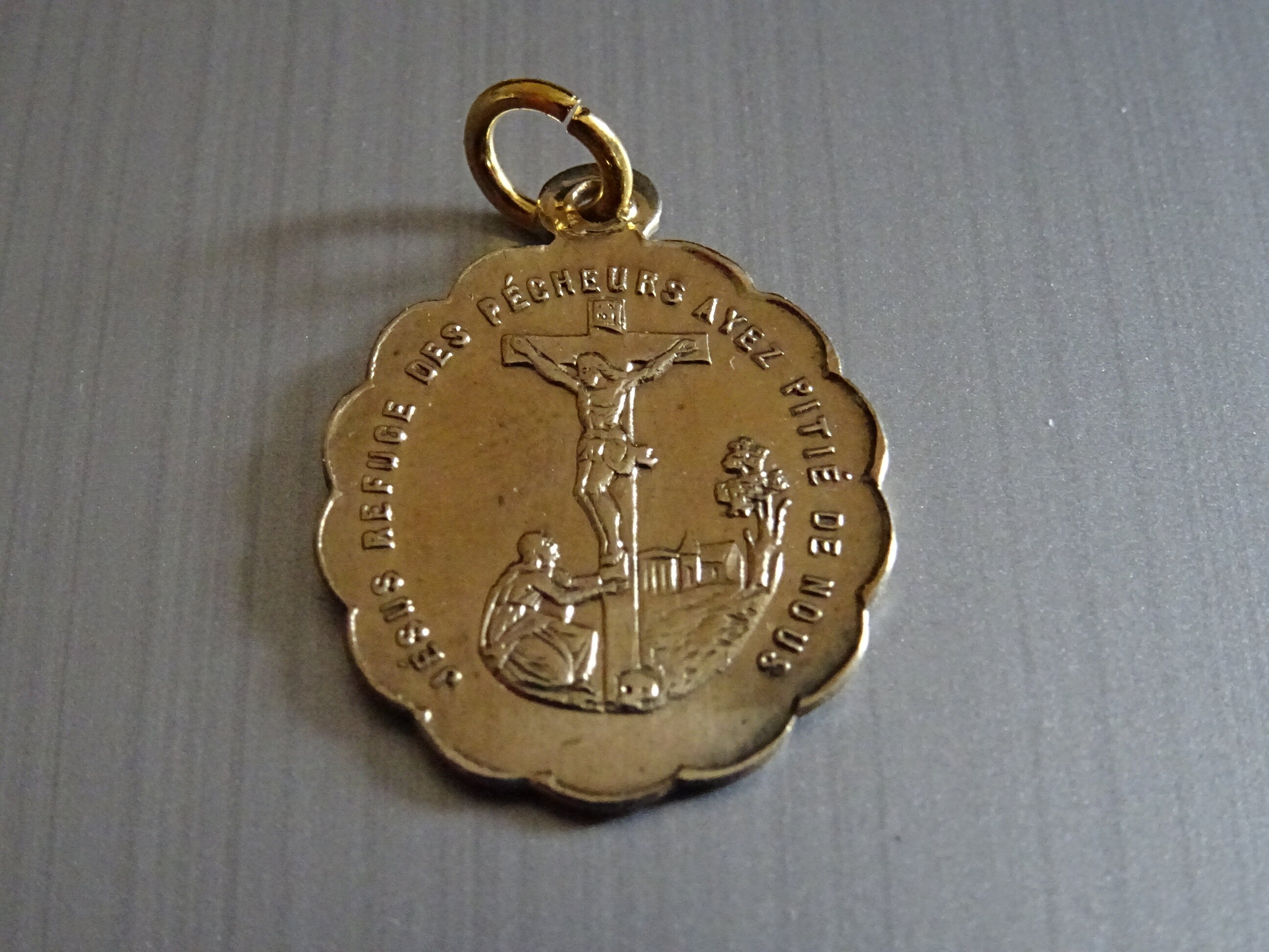 Jésus Sauveur Des Pécheurs Médaillon de Médaille Catholique Vintage Pendentif Saint Charme B 30