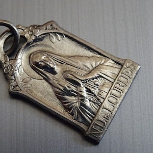 Onze-Lieve-Vrouw van Lourdes, Zilveren Katholieke Vintage Hanger Medaillon Heilige Charme D 251