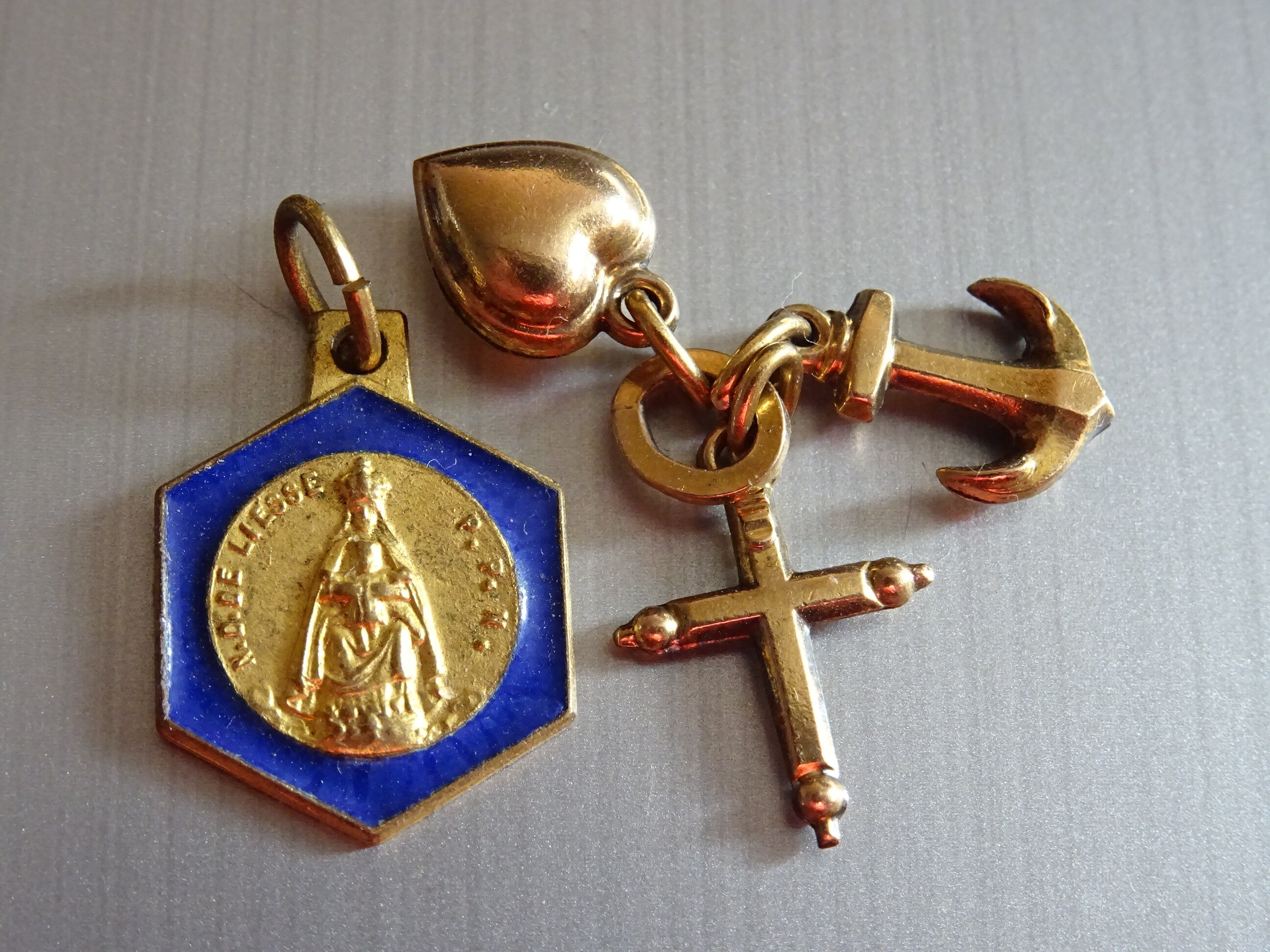 Notre-Dame Mentoise Émail avec Croix d'ancre de Cœur. Français. Pendentif Catholique Médaillon Saint
