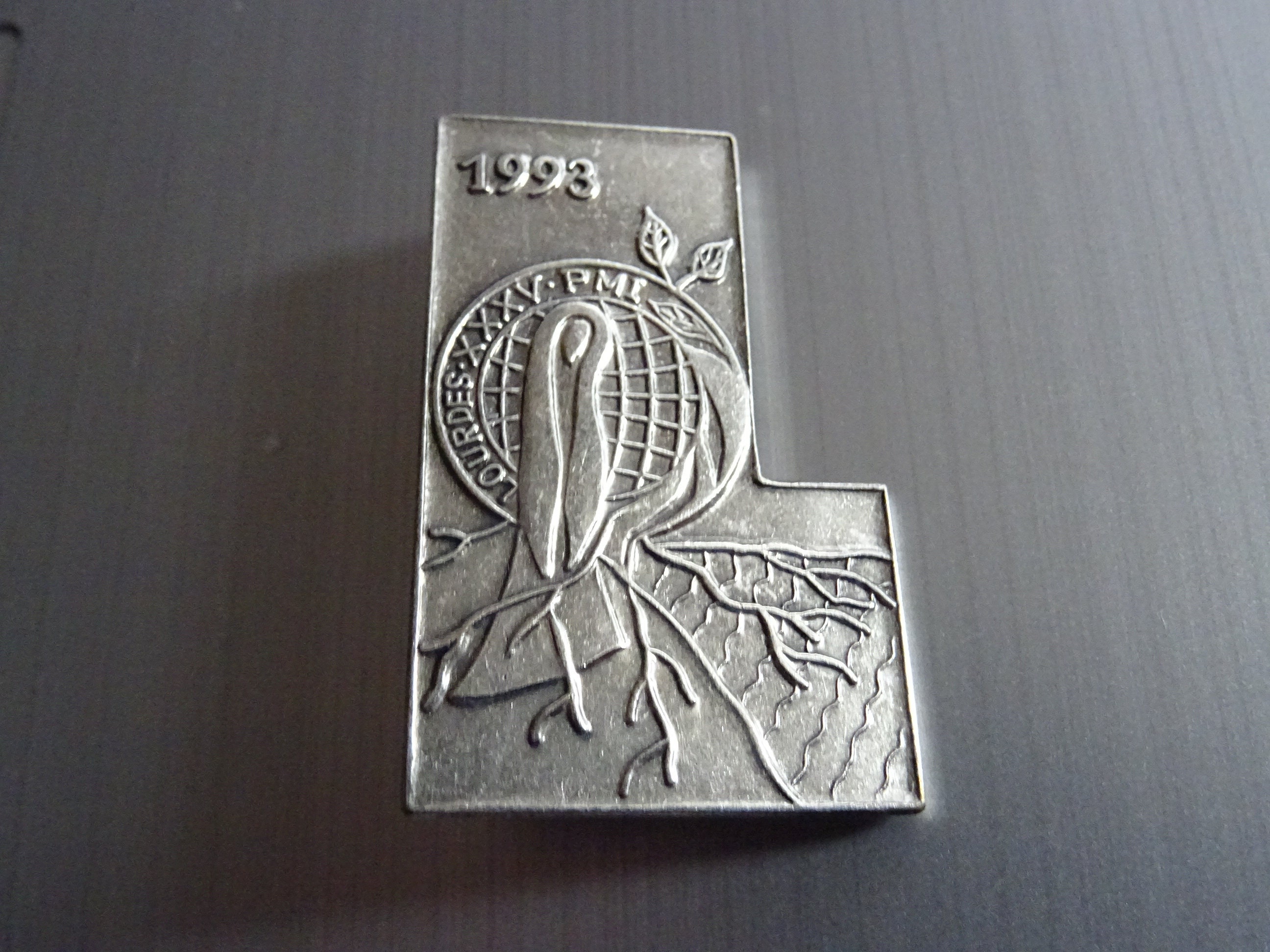 Lourdes Français Original Religieux 1993 Insigne de Pèlerinage Militaire International Broche . Méda