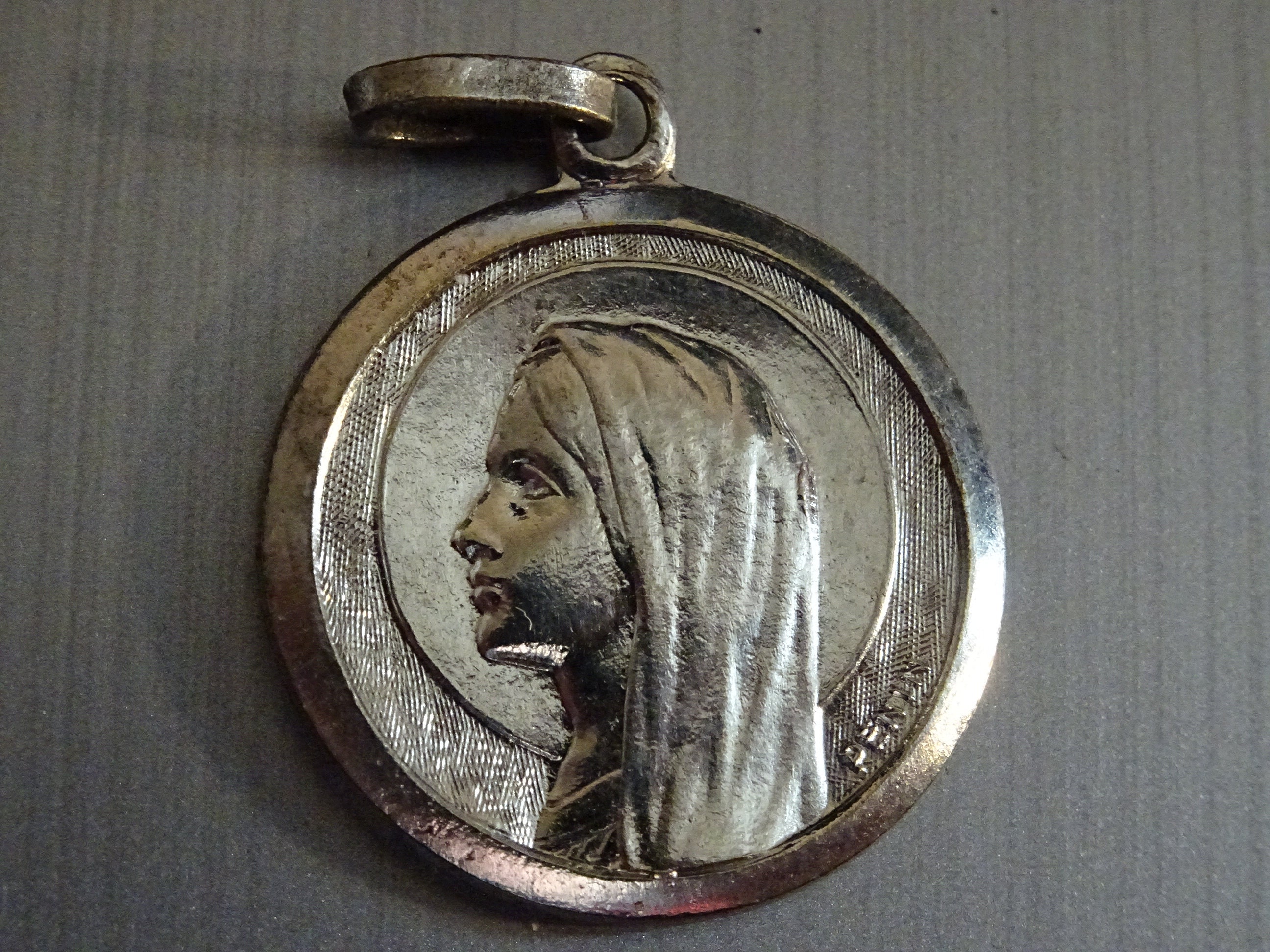 La Vierge Marie A Signé Penin. Pendentif Français Religieux Antique. Médaille Médaillon Médaille Sai