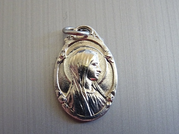 Médaillon Pendentif Vierge Marie Argenté Vintage - 2,4cm - Occasion