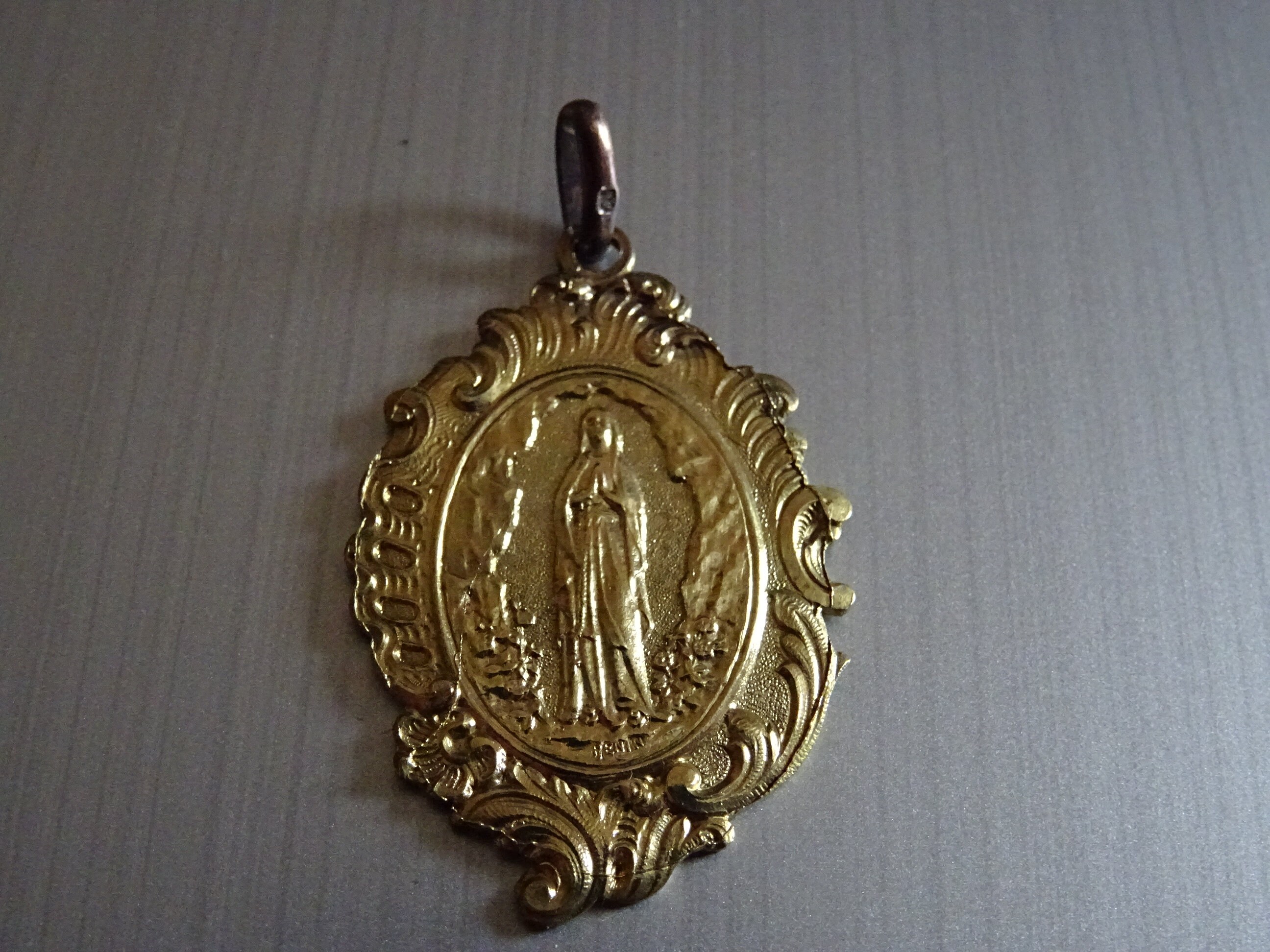 Notre-Dame Bénie. Couleur Or Vintage Pendent Medal Holy Charm B 33
