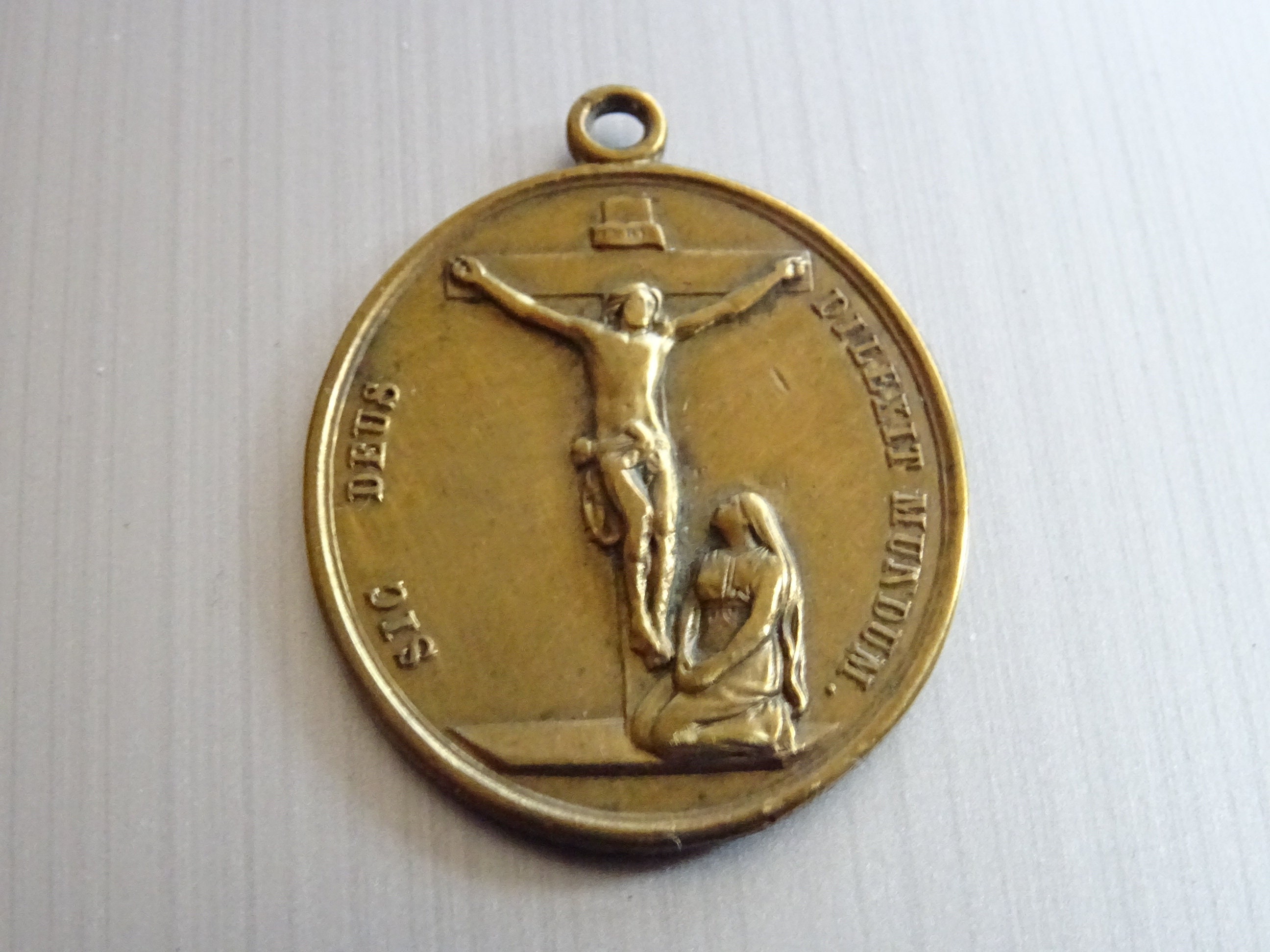 Ange Gardien. Dieu Aime Le Monde. Anglis Suid Mandavit. Médaille Médaillon Pendente Saint Charme B 2