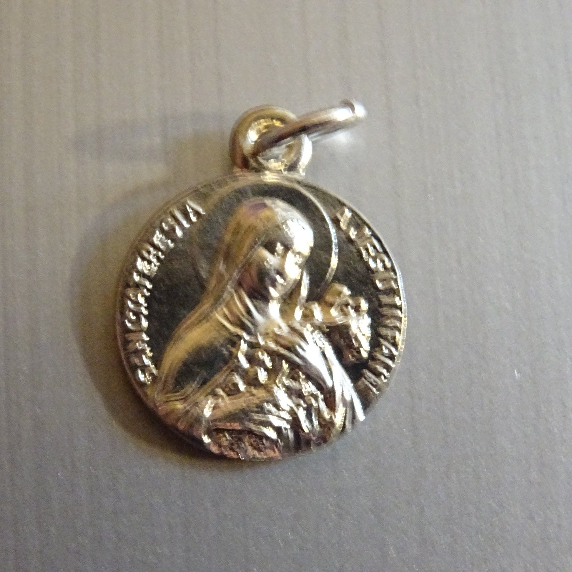 Sainte Thérésia. Français Millésime. Médaille Religieuse Médaillon Pendente Médaille Saint Charme D