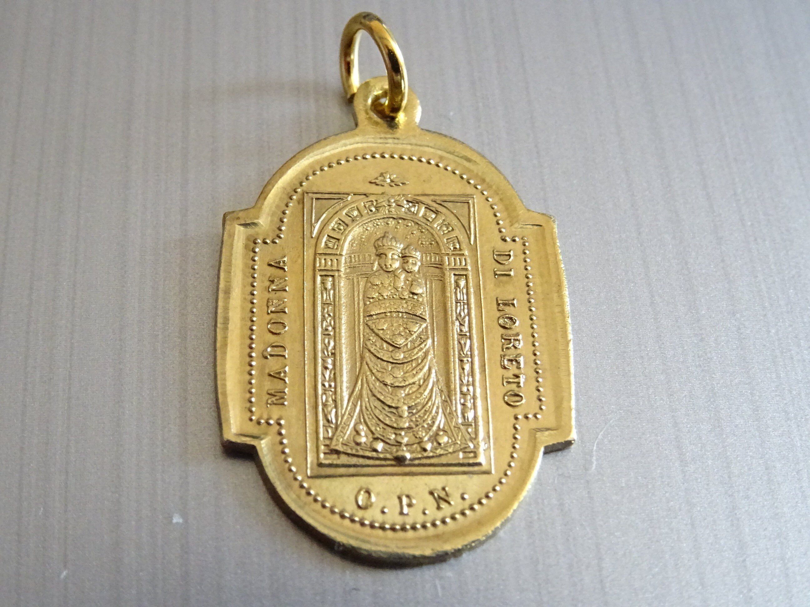 Madonna Di Loreto Sainte Maison de Lorette, La Maison Dans Laquelle Marie Est Née Vintage Medallion 