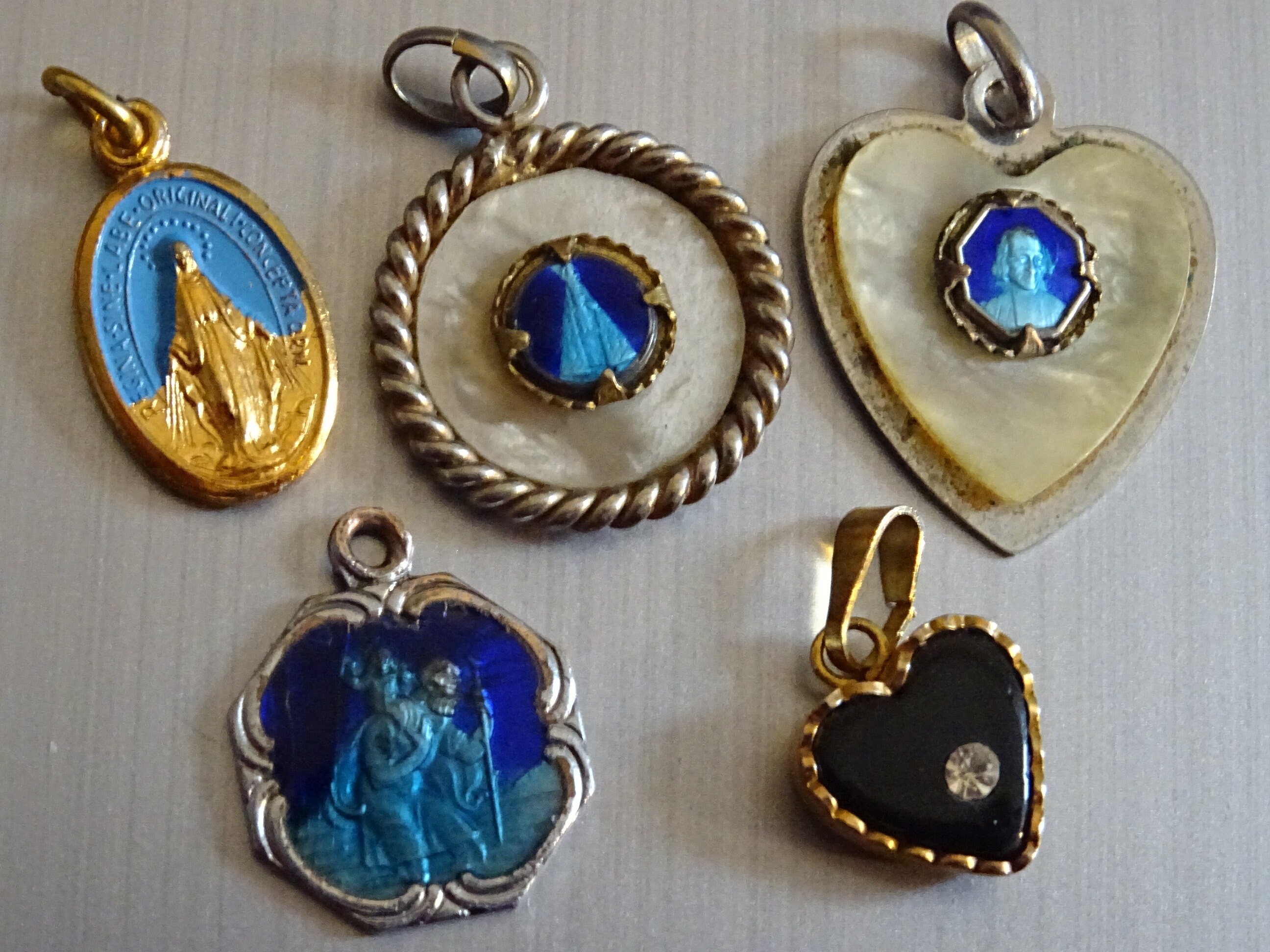 Lot 5 Notre-Dame. Saint-Christophe. Saint Jean Vianney. Heart.vintage Français Émail Holy Charm Meda