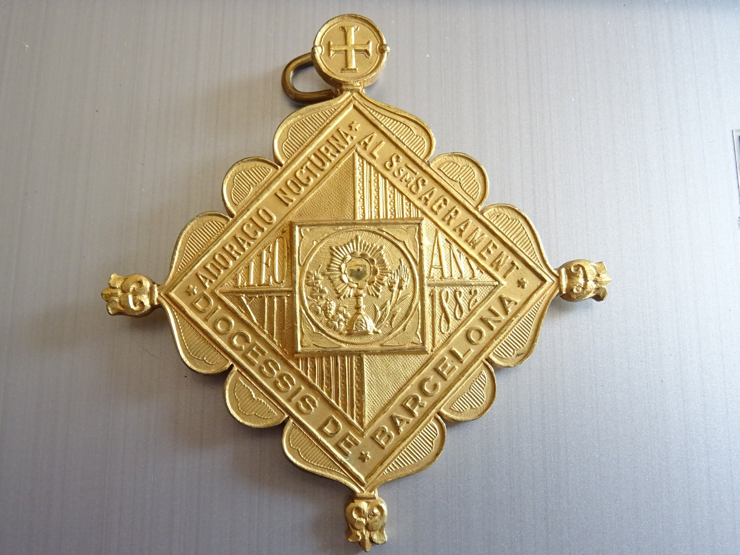 Diocèse Bacelona St. Sagrament. Médaille Espagnole Vintage Pendentif Catholique Médaillon Saint Char