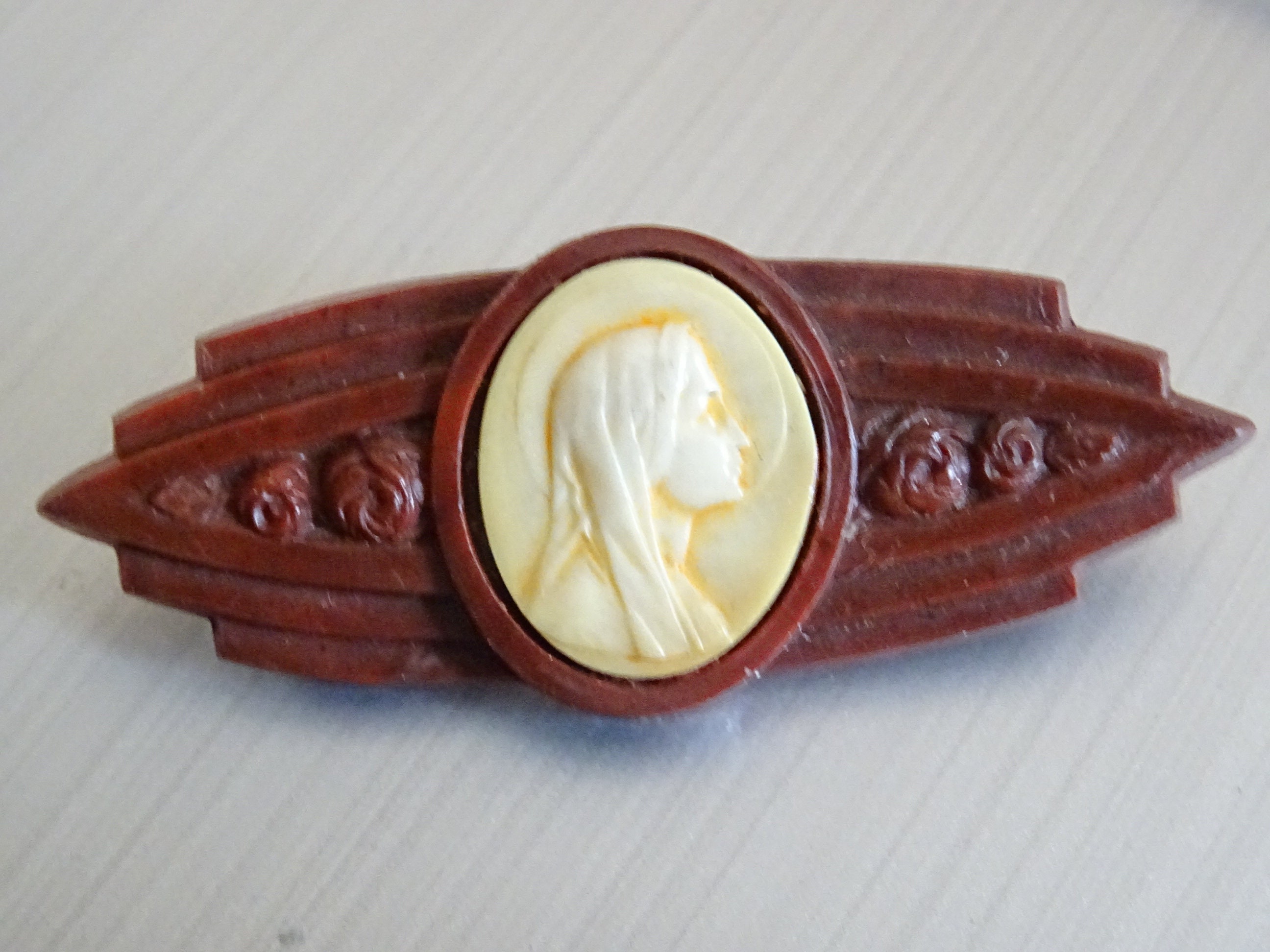 Broche de La Vierge Marie. Vintage Religieux Saint Charme B 769