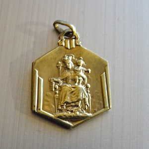 St. Anne patroness of unmarried women, grandmothers, mothers Gold Colour. Medal Antique Catholic Pendant Medallion Holy Charm B 503