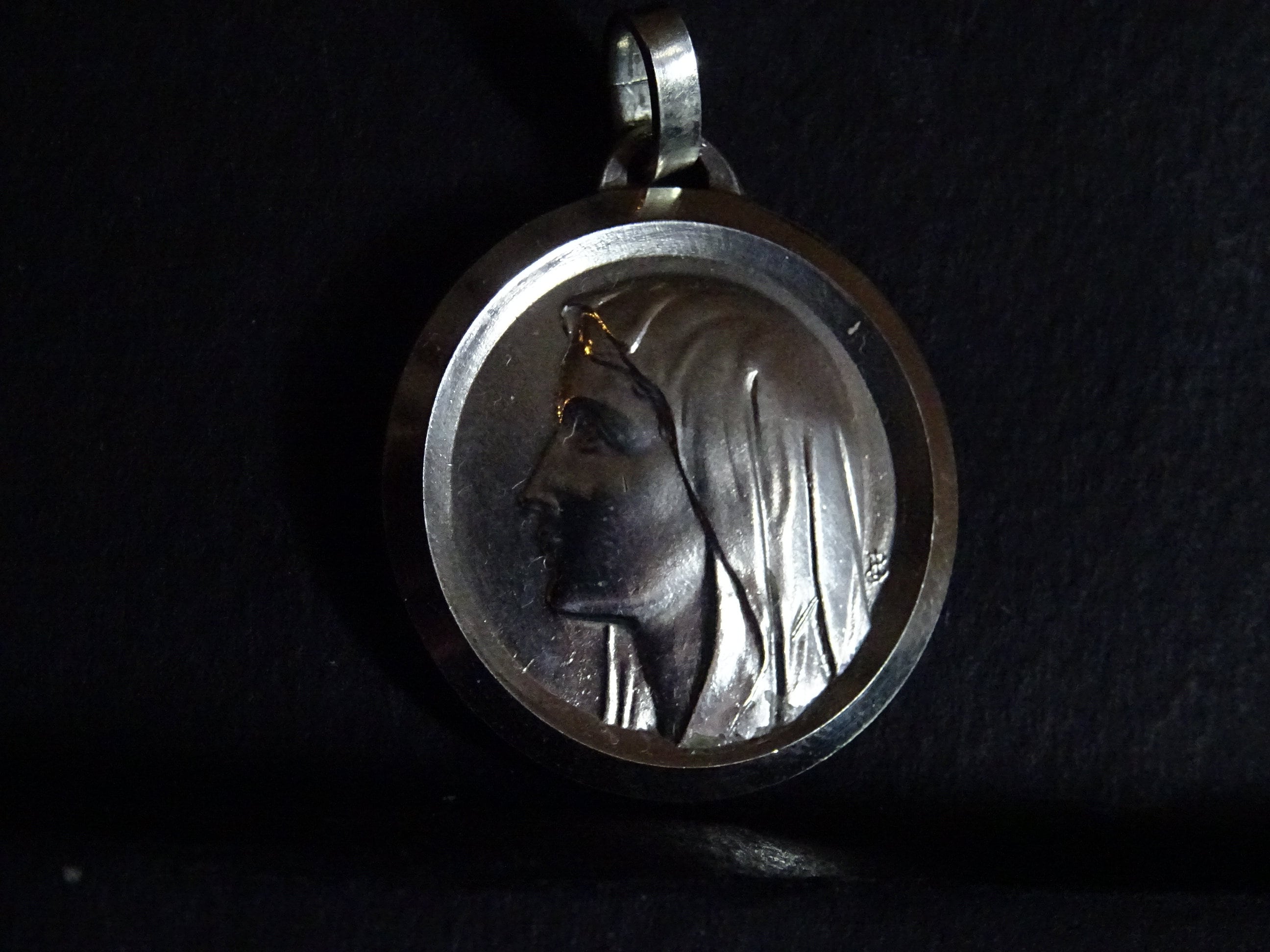 Notre-Dame Lourdes. Vierge Marie. Signé Jb Pendent Medal Medaille Holy Charm P 555