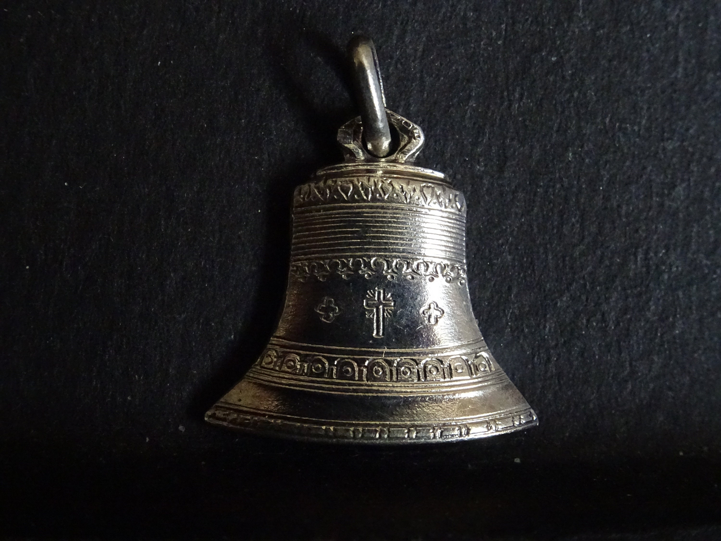 Bell Jesus Sacred Heart Médaille d'argent Medaille Vintage Religieux Saint Charme