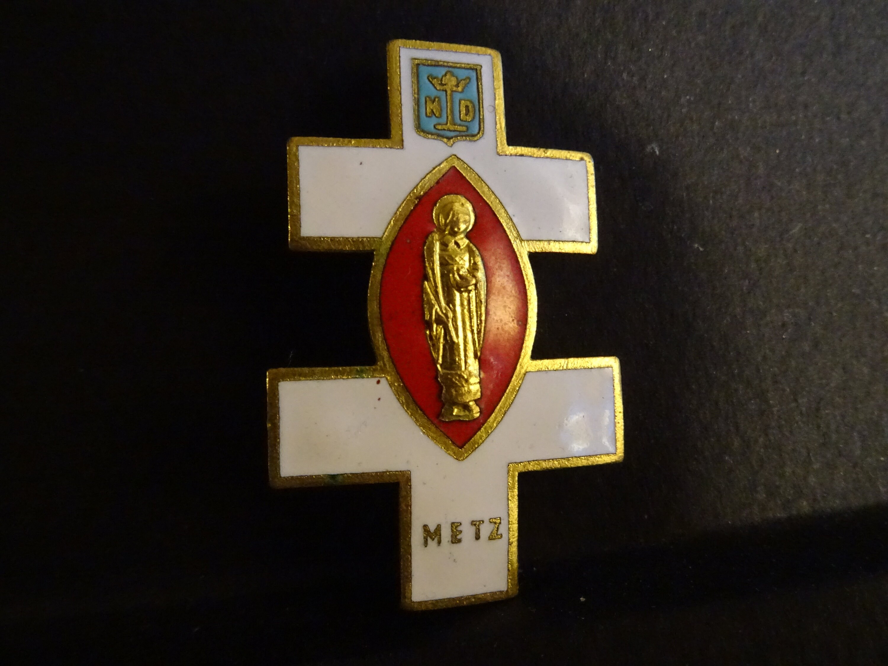 Brooch de Médaille d'émail, Insigne Français Sainte Vierge Marie Notre-Dame Metz. Pèlerins 5, 0 X 3,