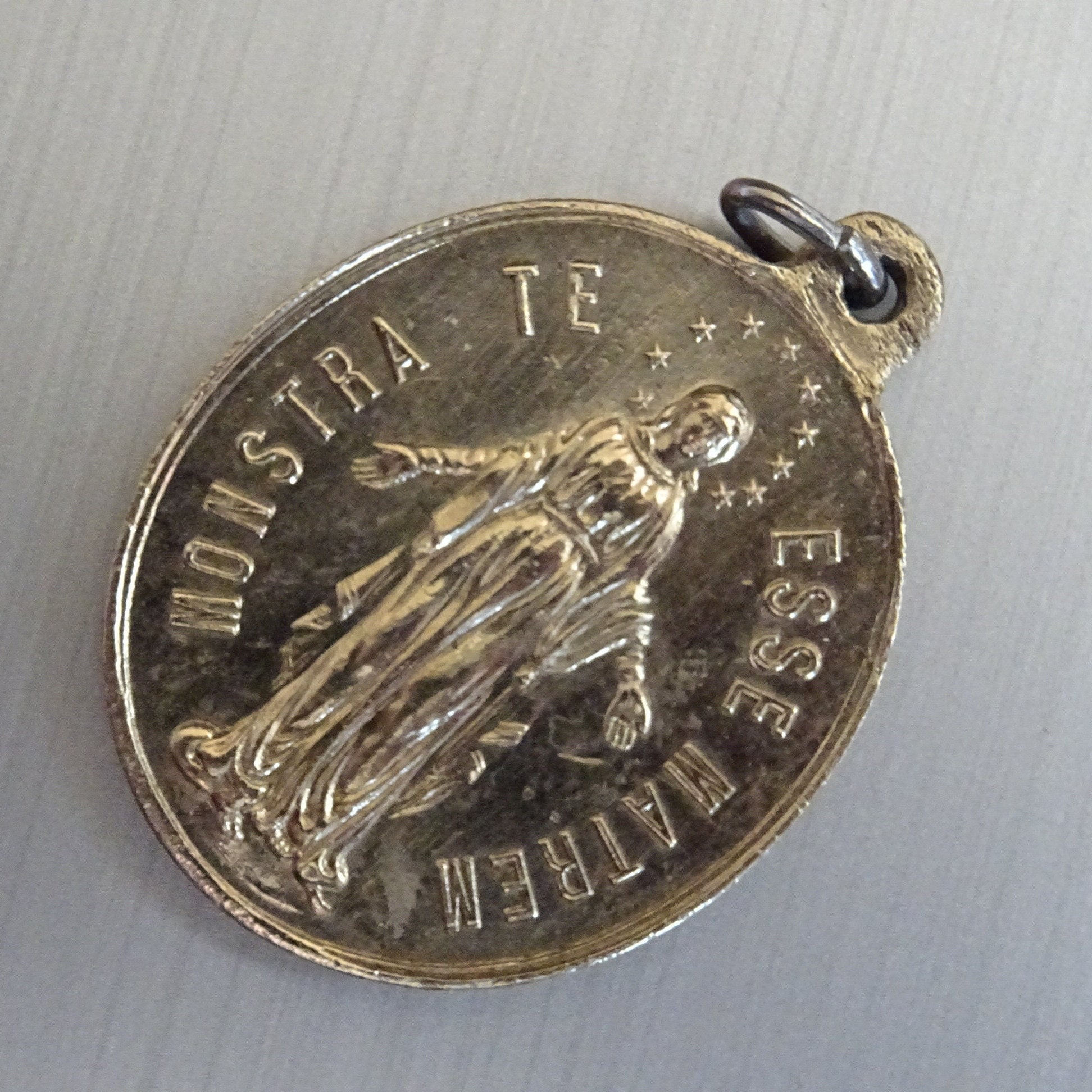 Montrez-Vous Une Mère. Congrégation Des Enfants de Marie. Monstra Te Esse Matrem. Médaillon Vintage 