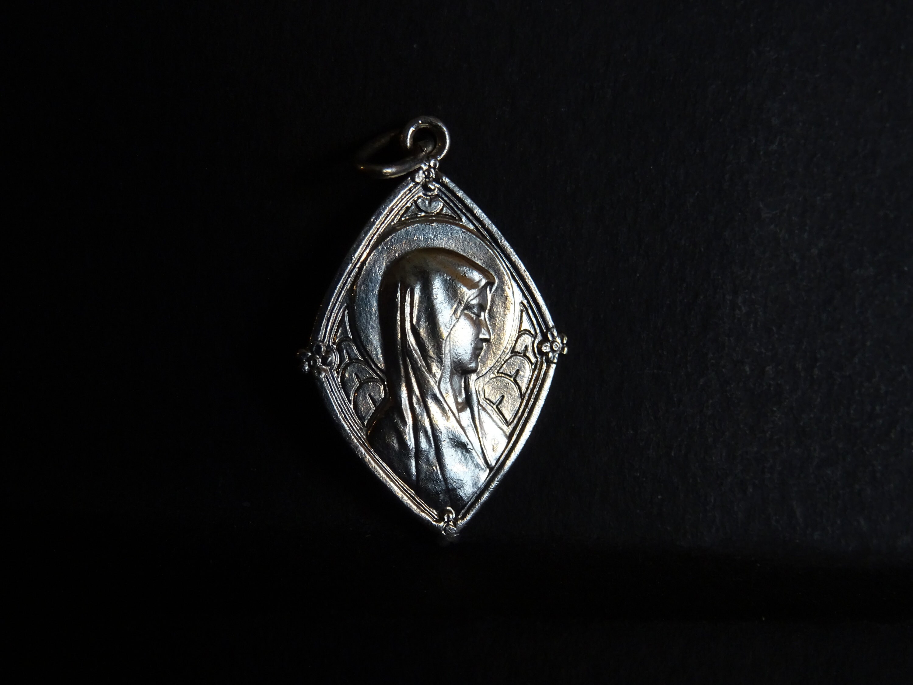Virgin Mary Lourdes Médaillon d'argent Pendent Medaille Holy Charm
