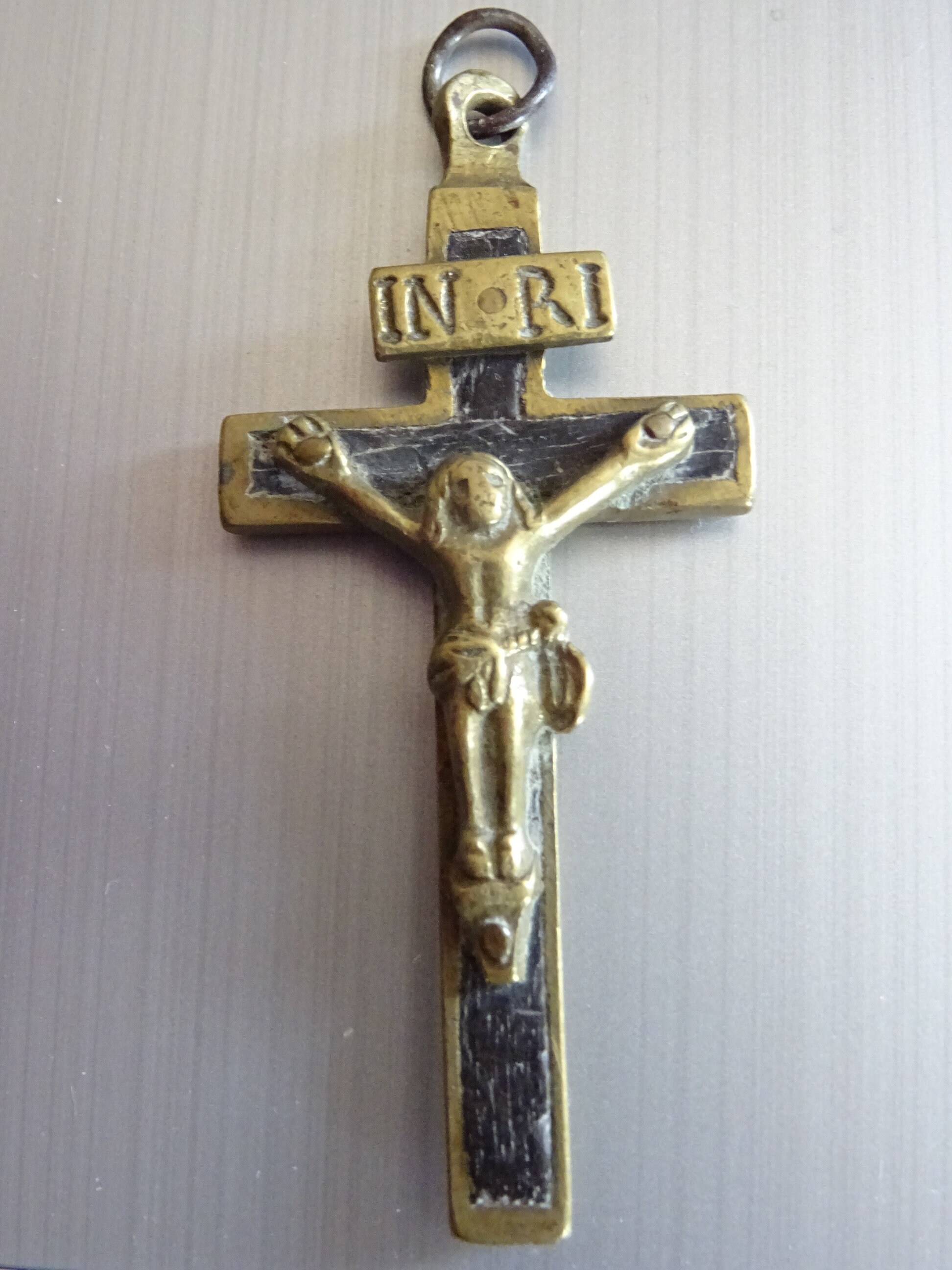 Croix Laiton Vintage France Médaille Religieuse Catholique Pendentif Crucifix P 698
