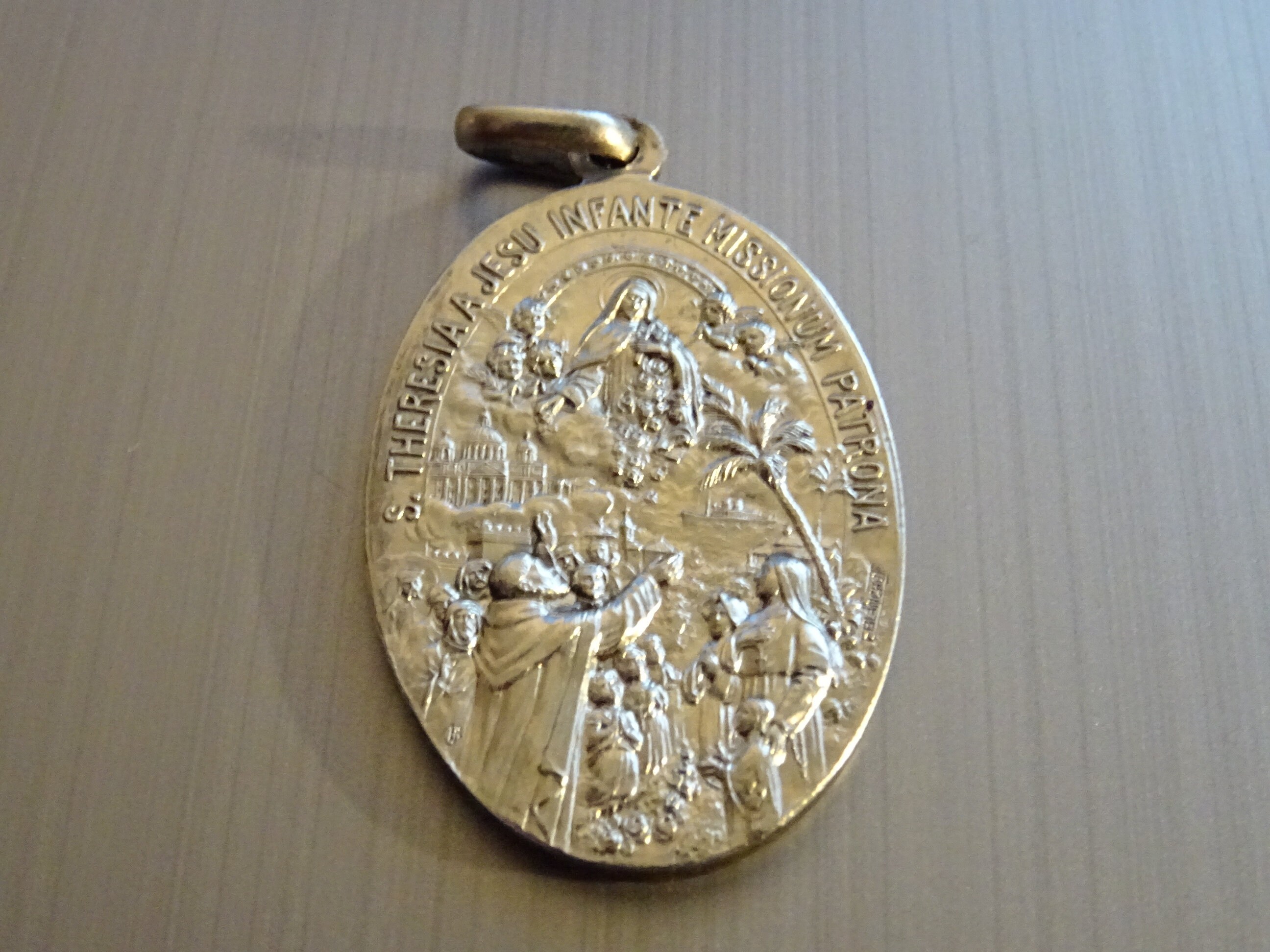 Sainte Thérène. Mission Pie P Xi . Pendentif Français Religieux Antique. Médaille Médaillon Médaille