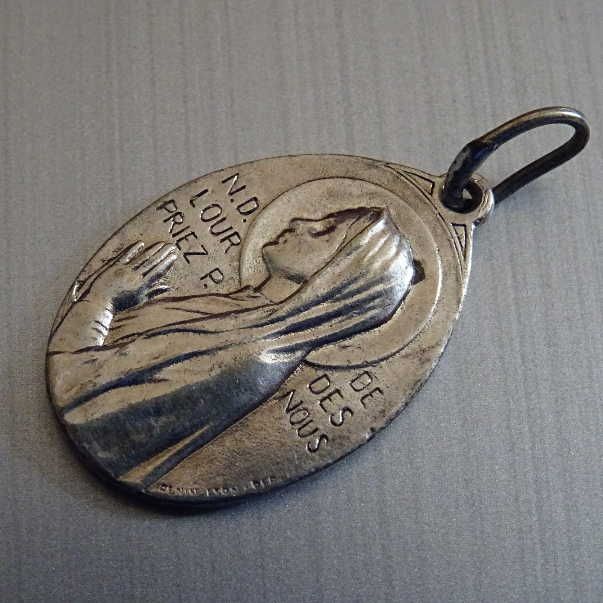 Notre-Dame Sainte Marie de Lourdes. Médaille Médaillon Pendente Saint Charme D 265