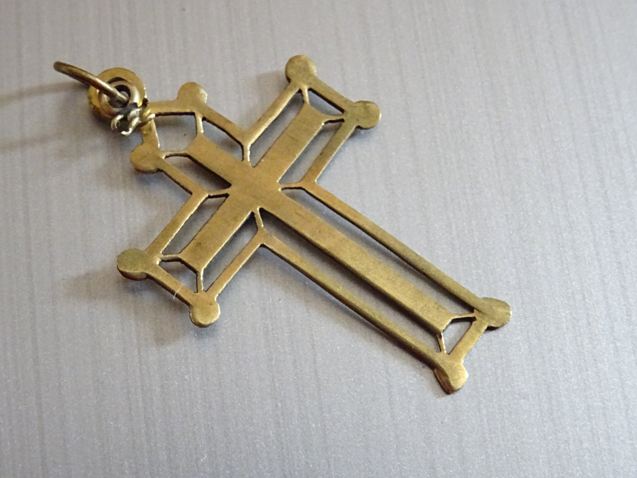 Délicate Croix Couleur Or . Français Religieux Pendentif Médaillon Saint Charme B 800