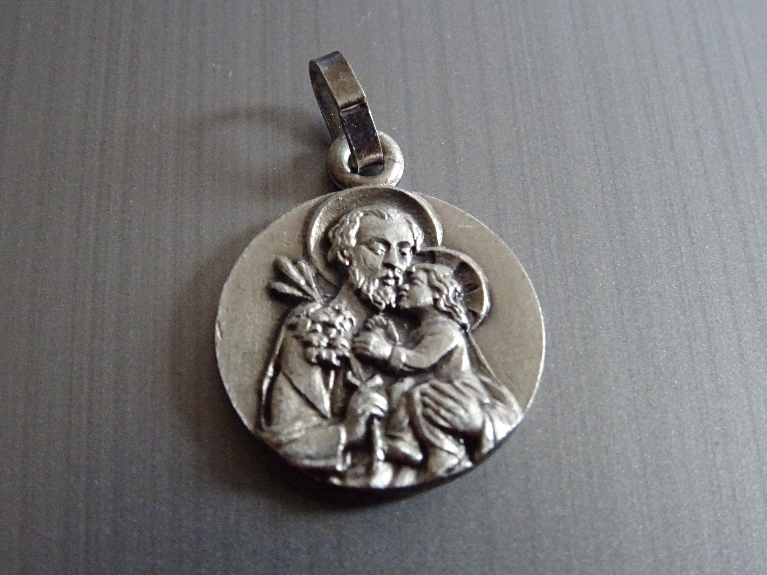 Saint Antoine et Arch Angel . Pendentif Catholique Antique Médaillon Saint Charme B 131