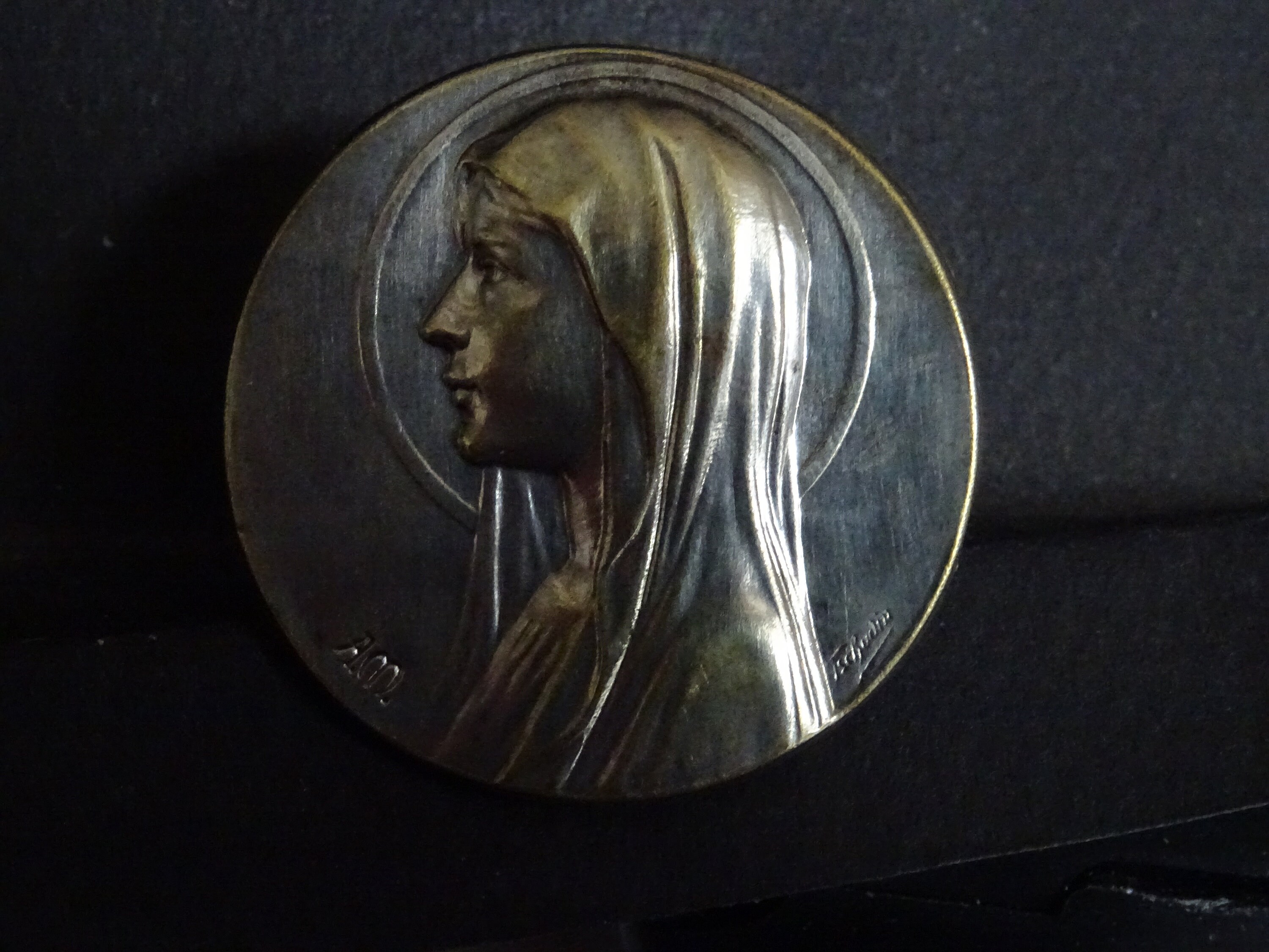 Plaque. Souvenir Token Altar Virgin Mary Signed A.m. avec Vis et Écrou France Médaille Holy Charm P 