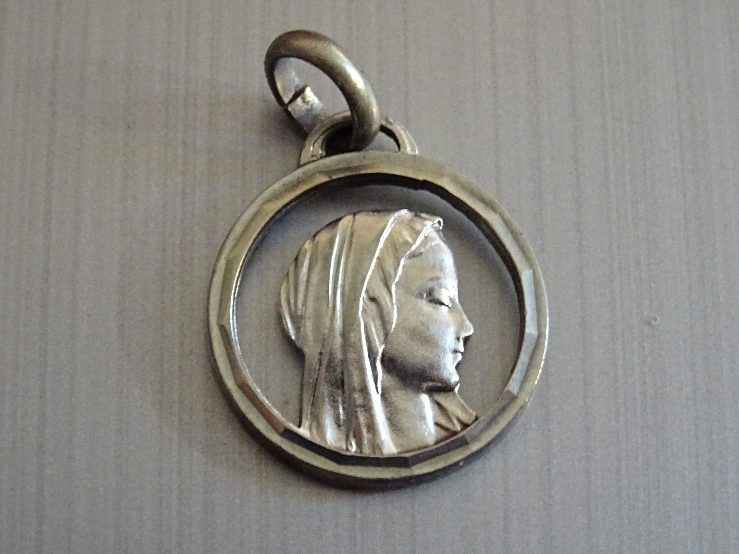 Grotte de Lourdes Lieu Des Apparitions La Vierge Marie Découpée Biseautée. Vintage Religieux Françai