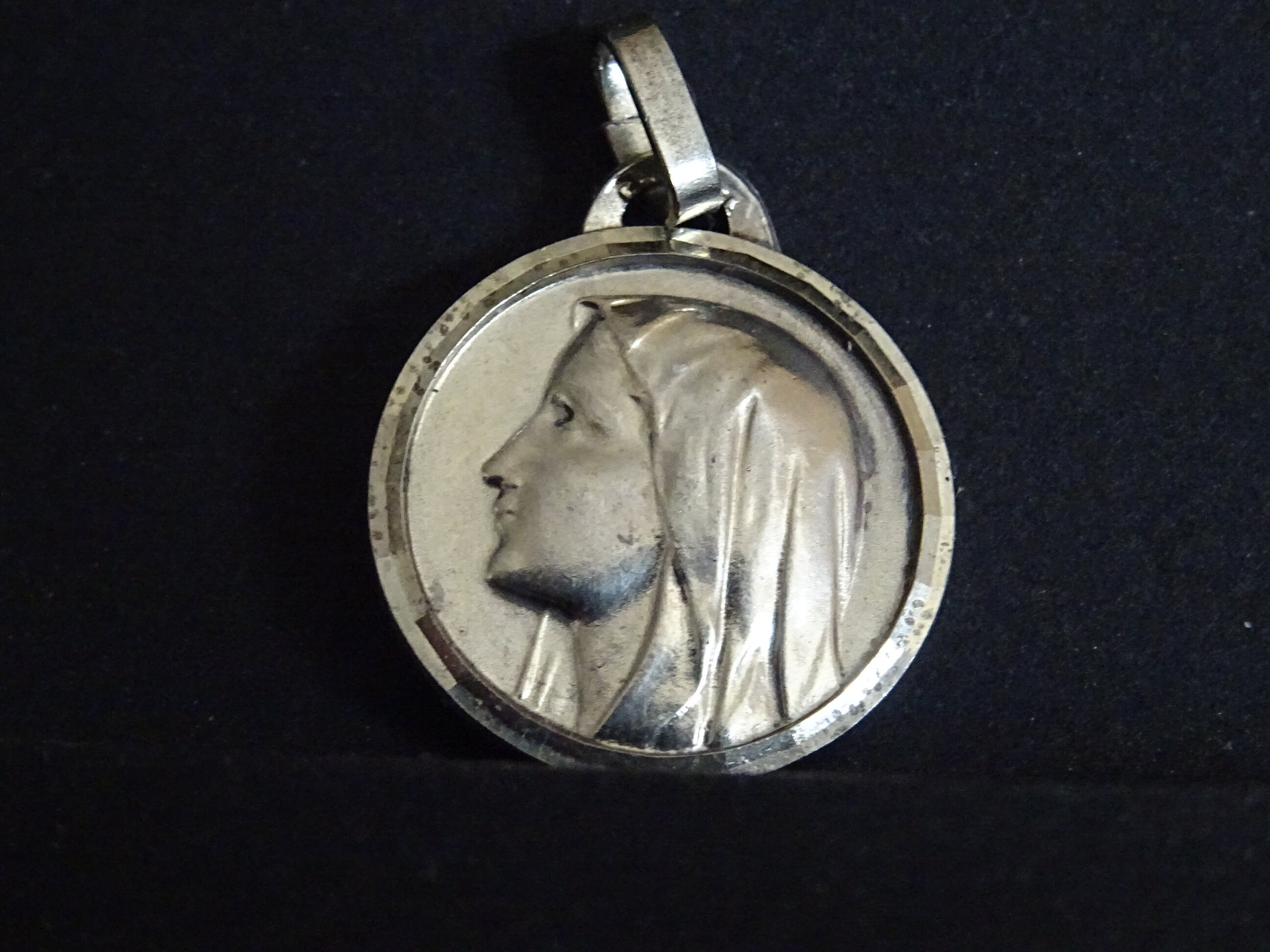 Vierge Marie. Lourdes. Signé Jb. Médaille Du Bord Biseauté, Médaille de Médaillon Pendentif Holy Cha