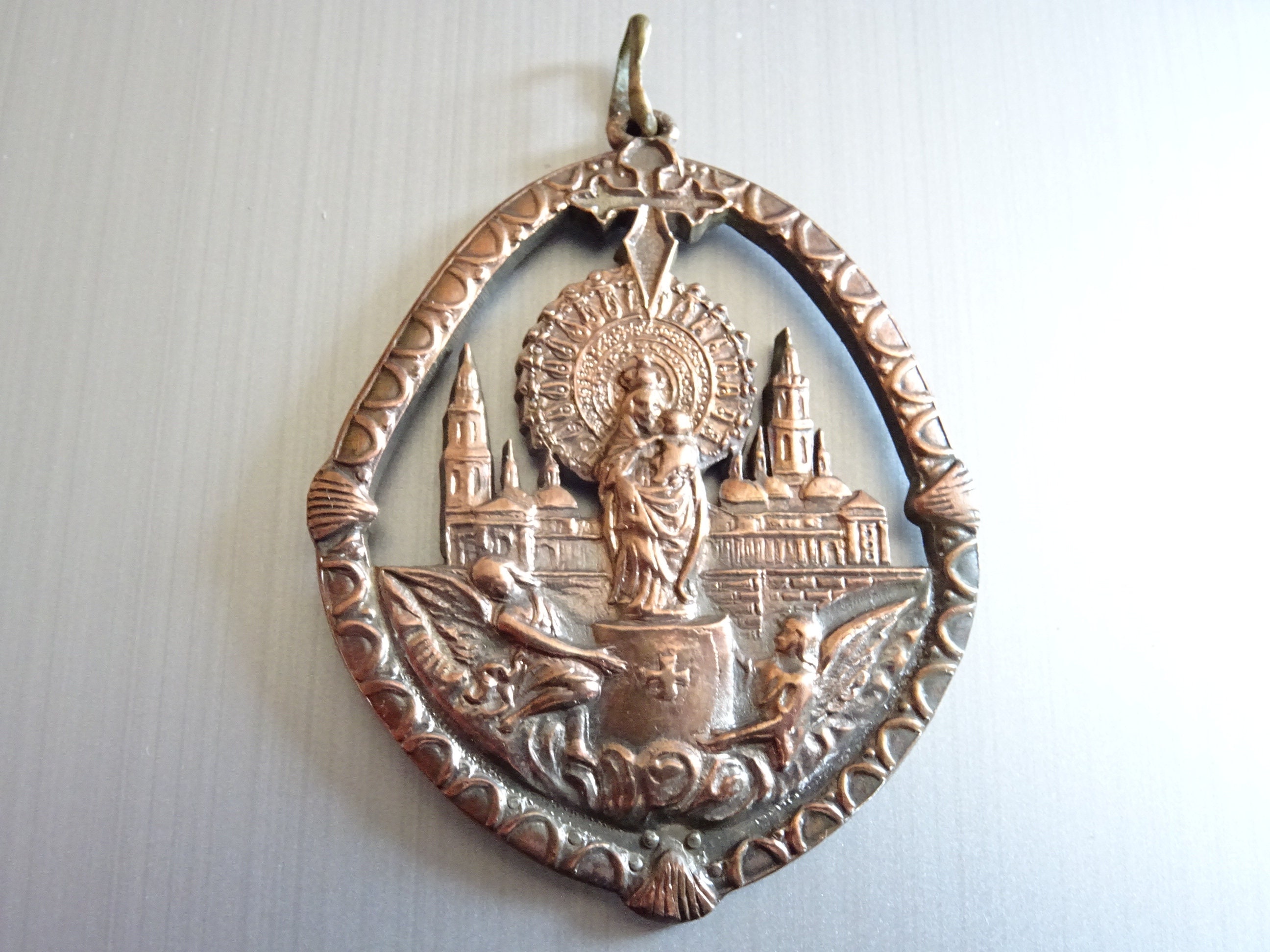 Lady Pillar/Pilar Patronne de La Police et Des Facteurs Médaille d'alpaga Vintage Pendentif Catholiq