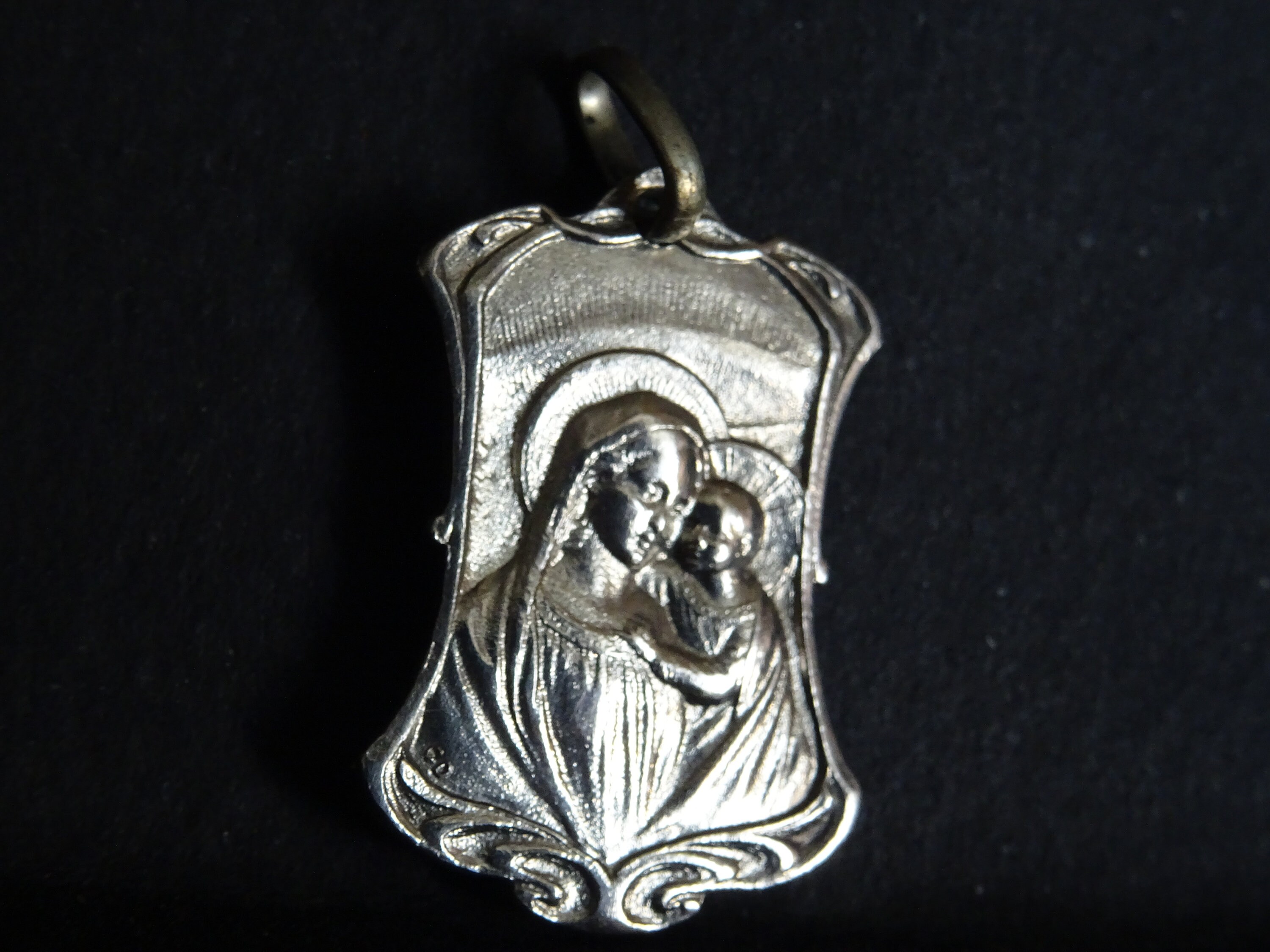 Médaillon de La Sainte Famille Pendent Medaille Holy Charm