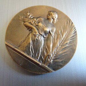 Art Déco francês. Folha de palmeira de bronze. Símbolo do Mártir. Símbolo de Luta pela Liberdade e Independência Santo Encanto D 988