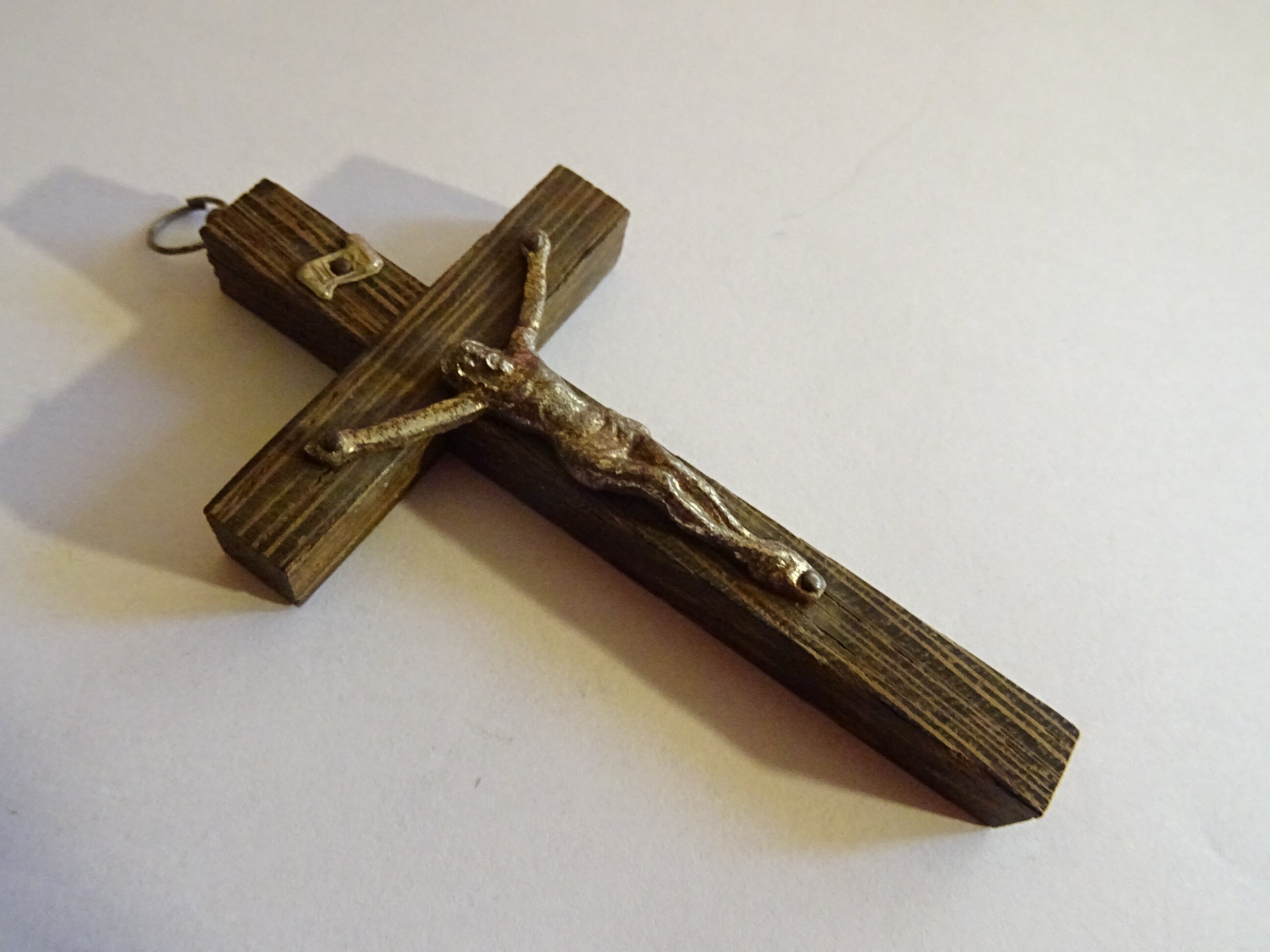 Croix en Bois Vintage avec Corps Du Christ, Médaillon Fait Main France Pendentre Saint Charme B 1000