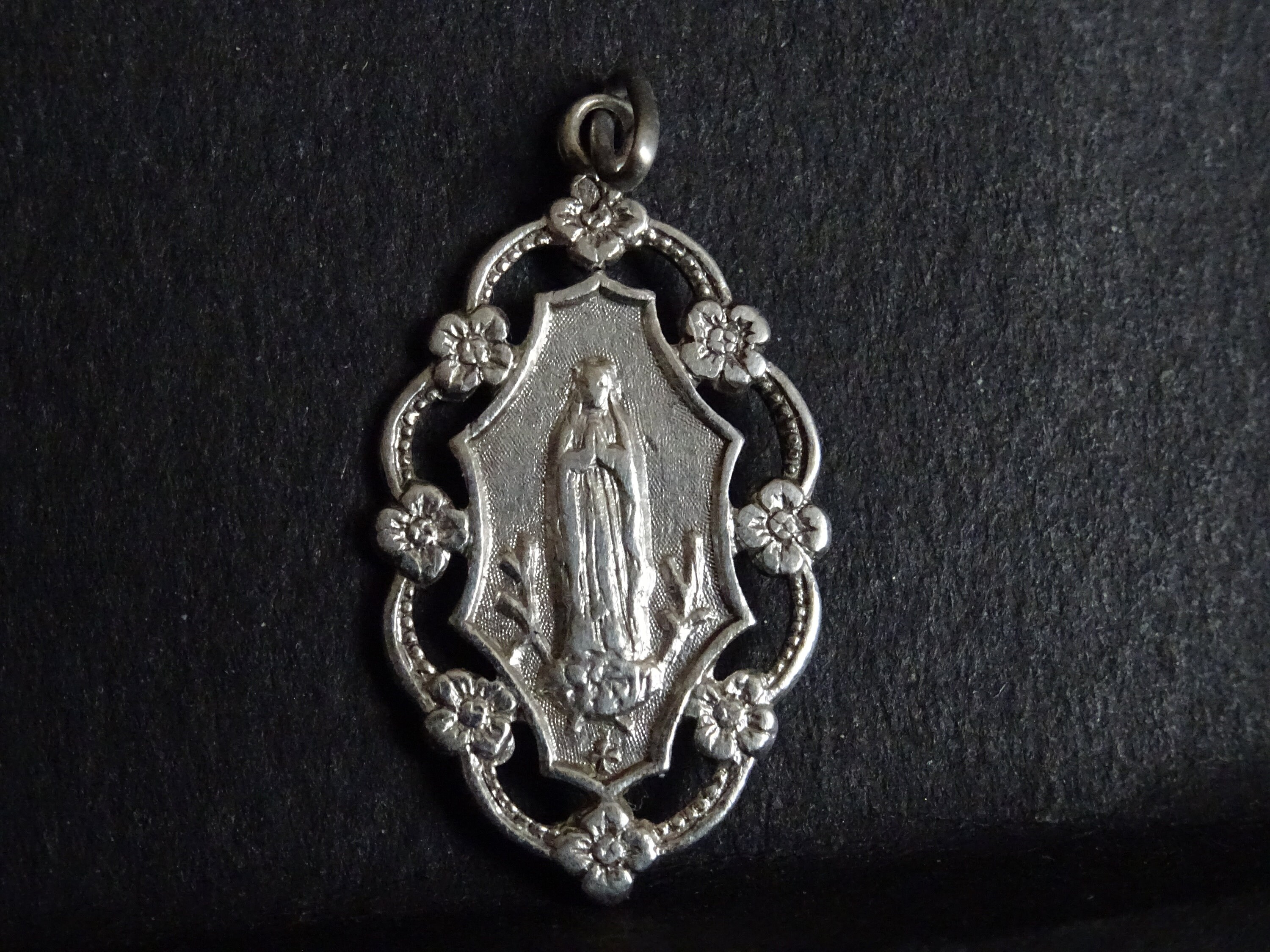 Médaille d'argent Médaillon Religieux Vintage Vierge Marie Art Nouveau Lourdes