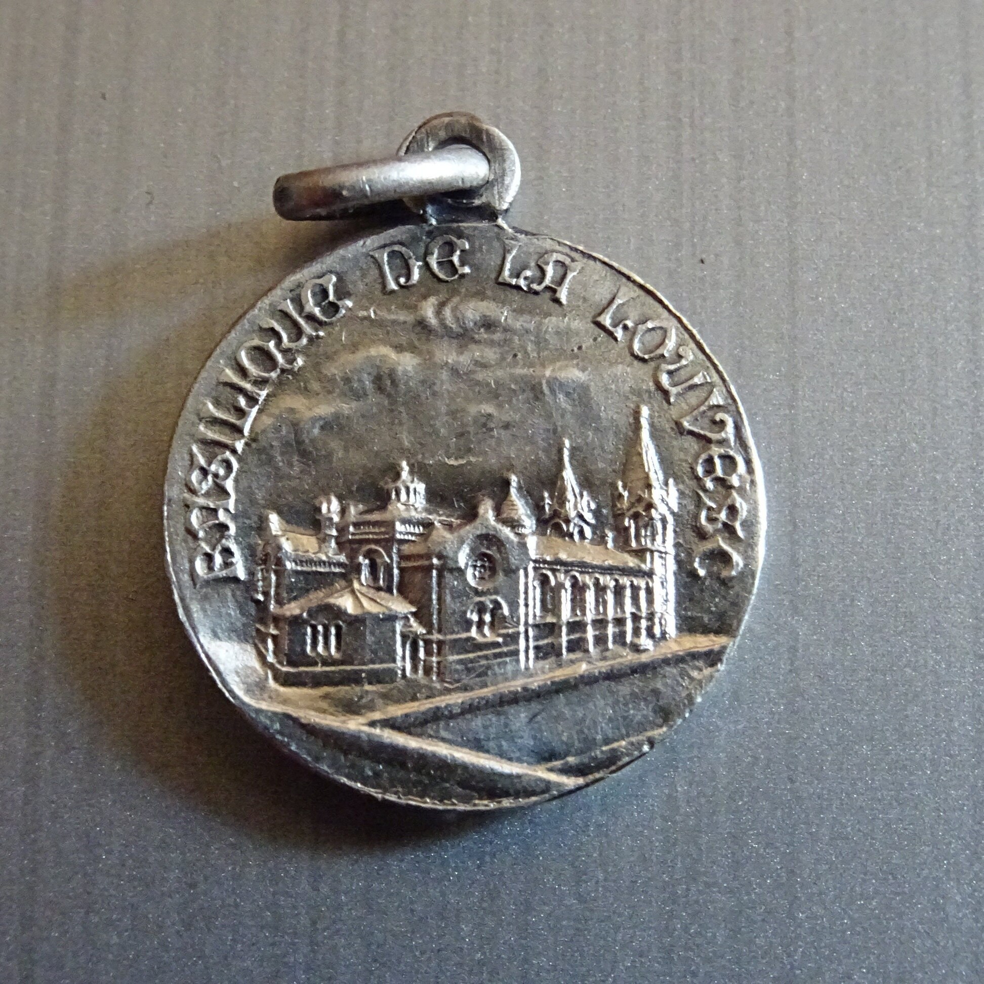 Basilique de Lalouvesc. St.fances. Millésime Religieux Français Pendentif Médaillon Saint Charme B 7