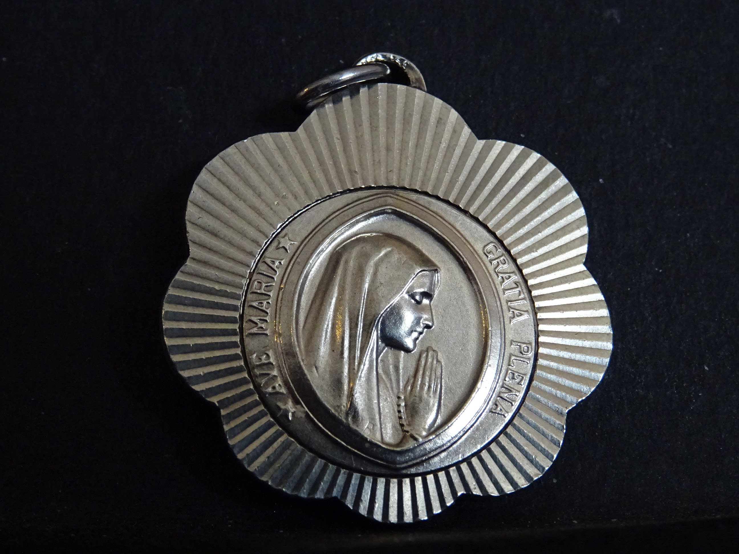 Ave Maria Gratia Plena/Full Of Grace Sun Rays Antique Religious Français Pendentif. Médaillon Penden