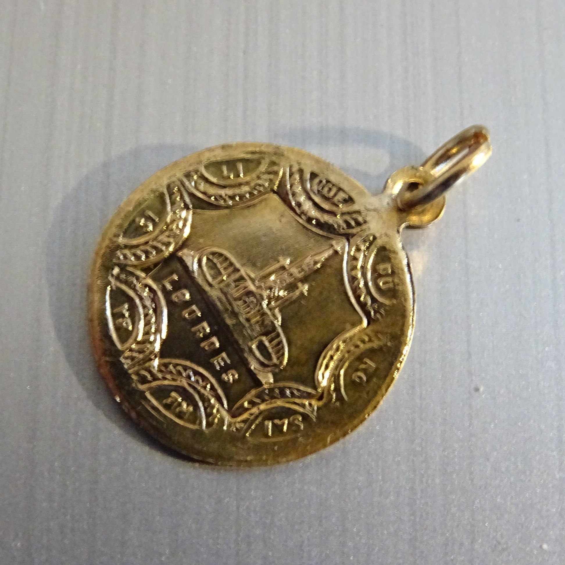Lourdes. Médaillon Vintage en Laiton Médaille Pendent Holy Charm D 288