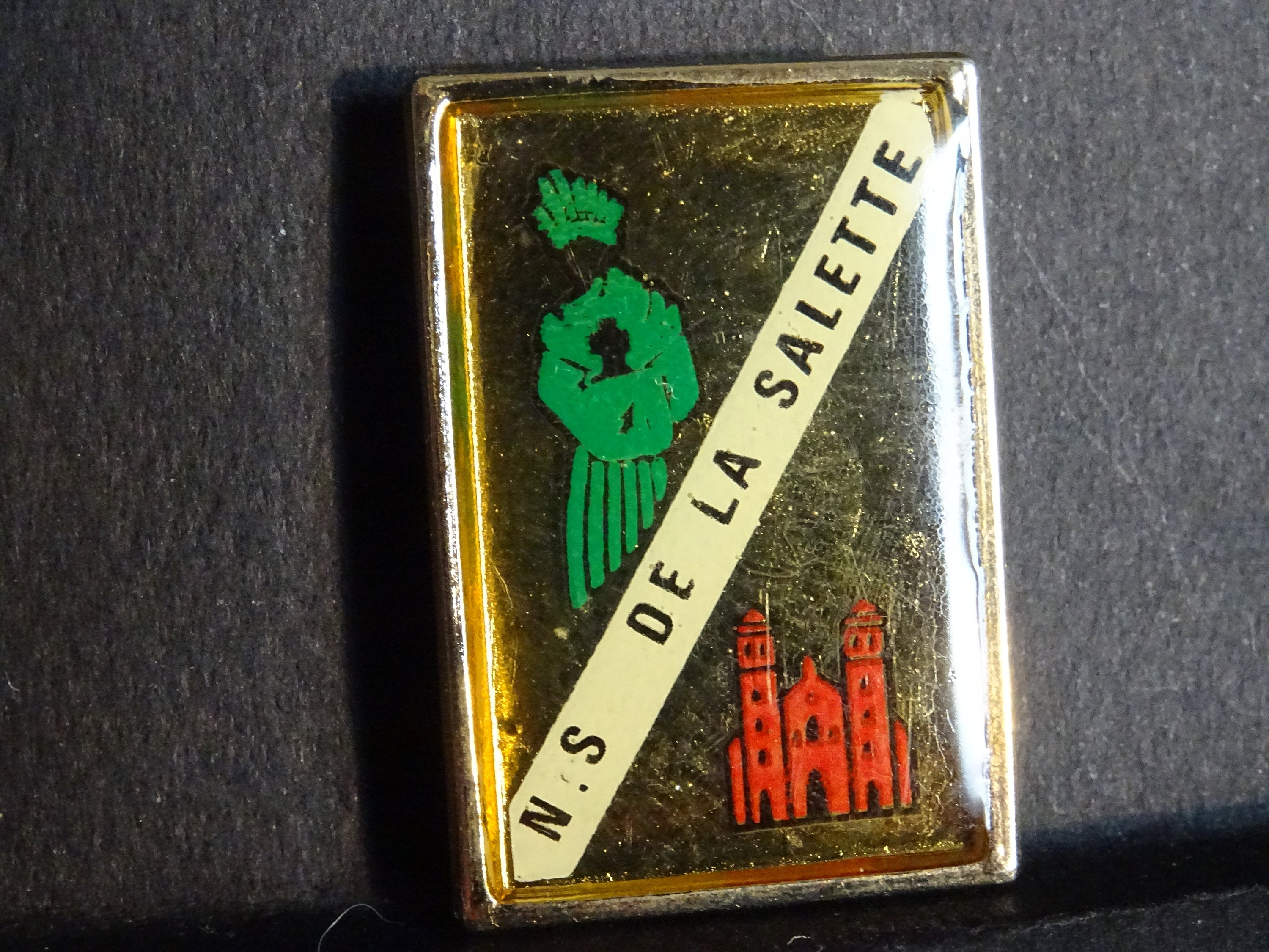 Émail Français Broche N. S. de La Salette 3, 9 X 2, 6 cm
