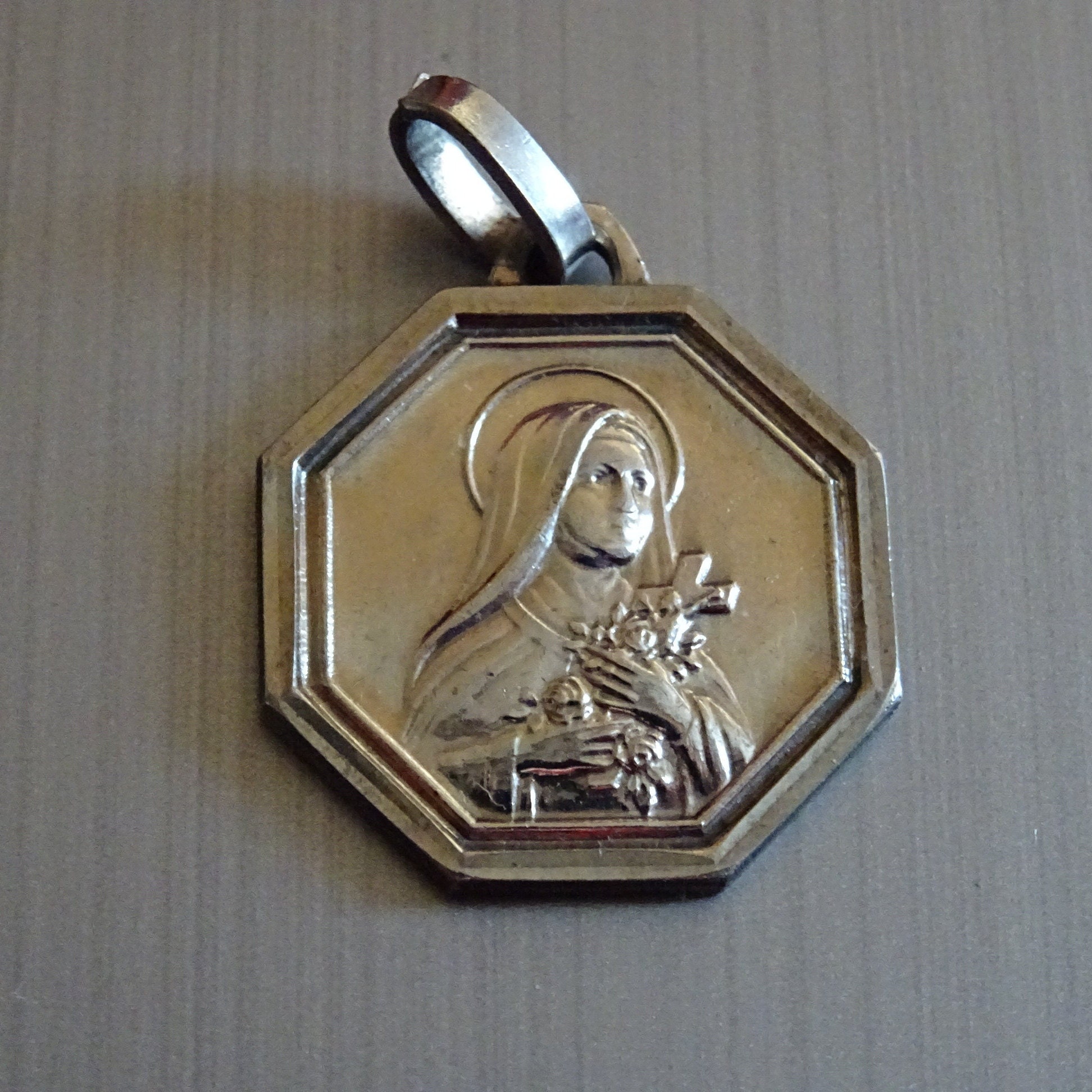 Saint Christophe. et Sainte Thérèse. Médaille Pendente Saint Charme B 980