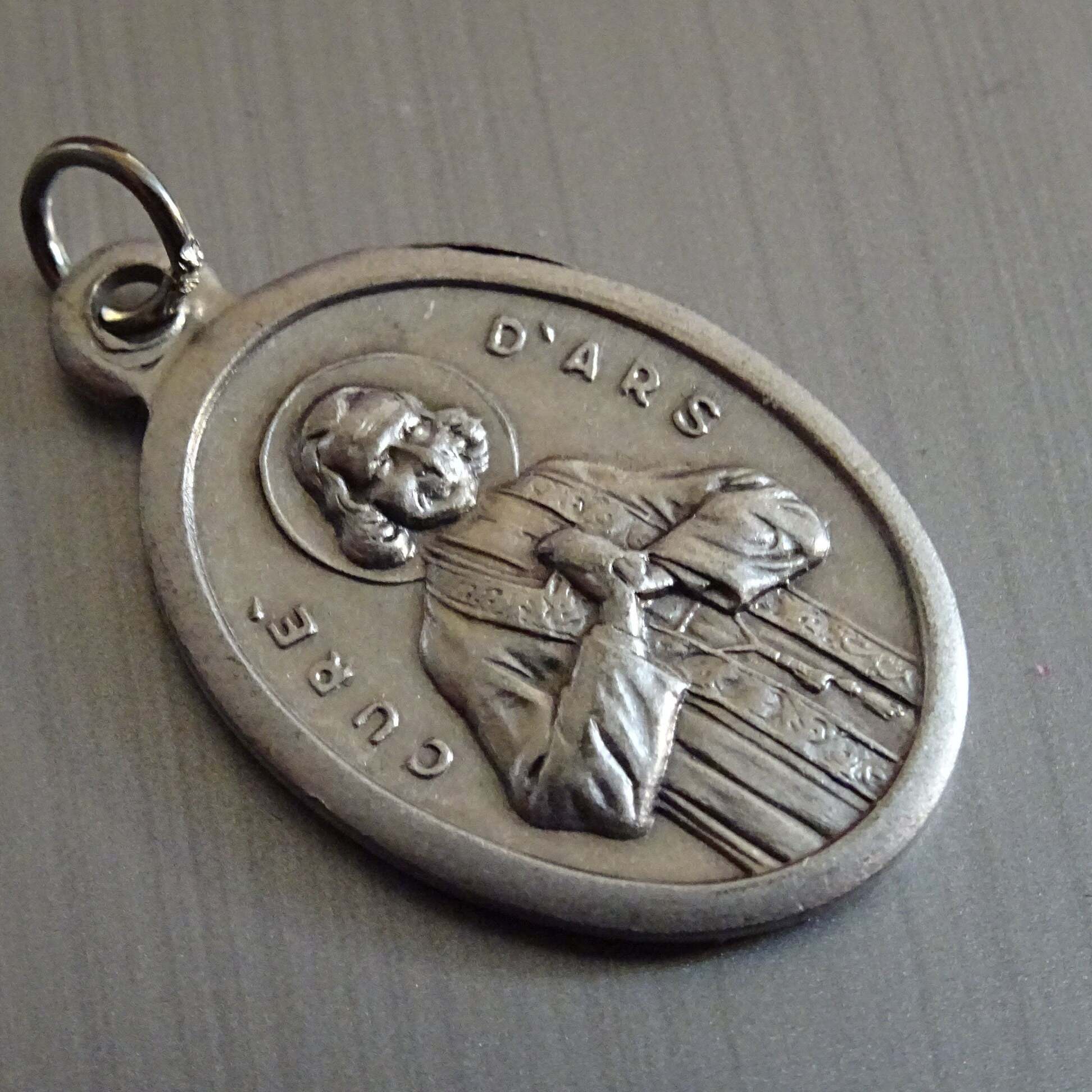 Saint Jean Vianney, Surnommé Le Curé d'ars. Médaille d'argent Médaille Pendente Holy Charm D 151