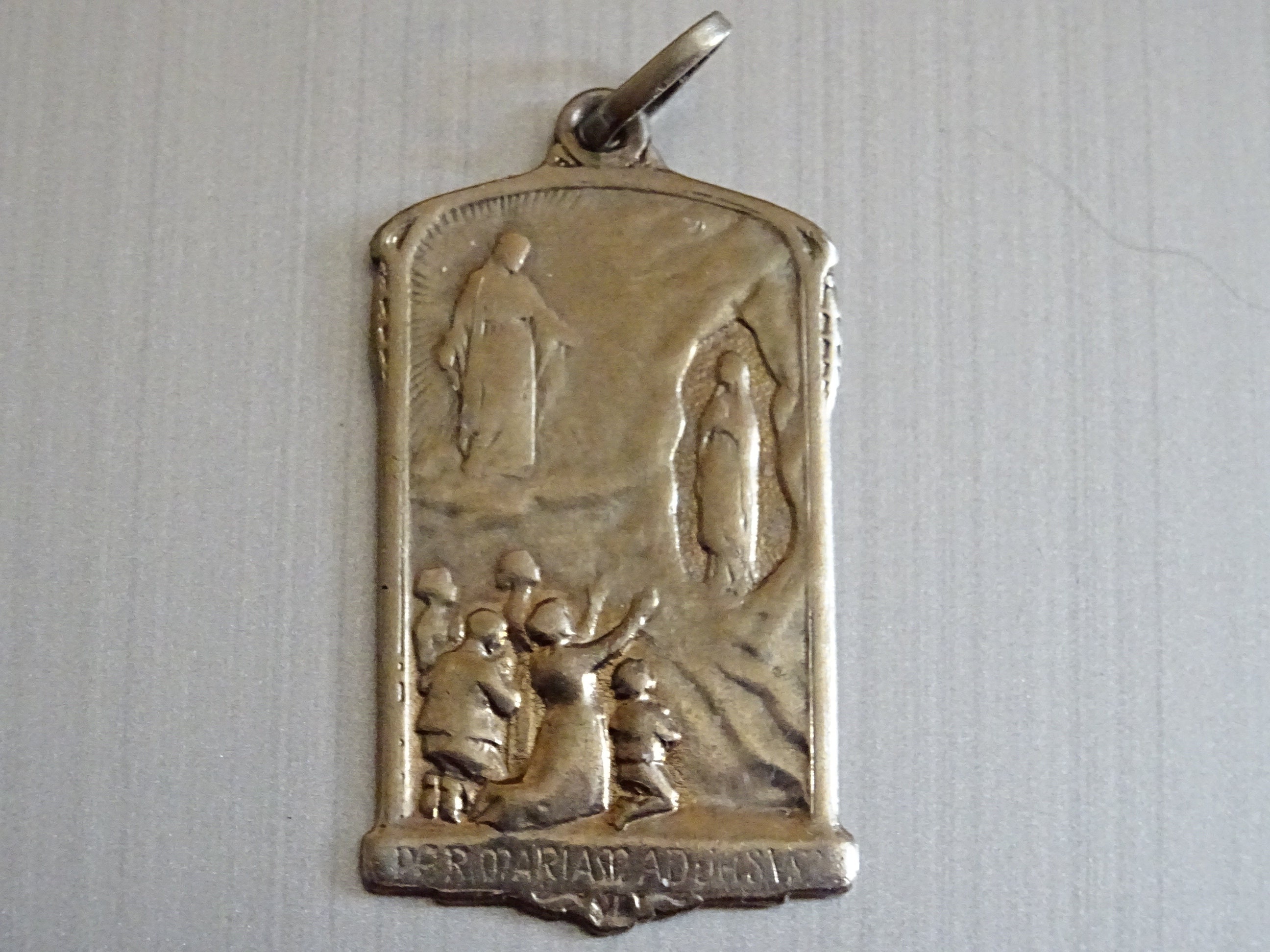Grotte de Lourdes Lieu Des Apparitions La Vierge Marie. Français. Pendentif. Médaille Médaillon Méda