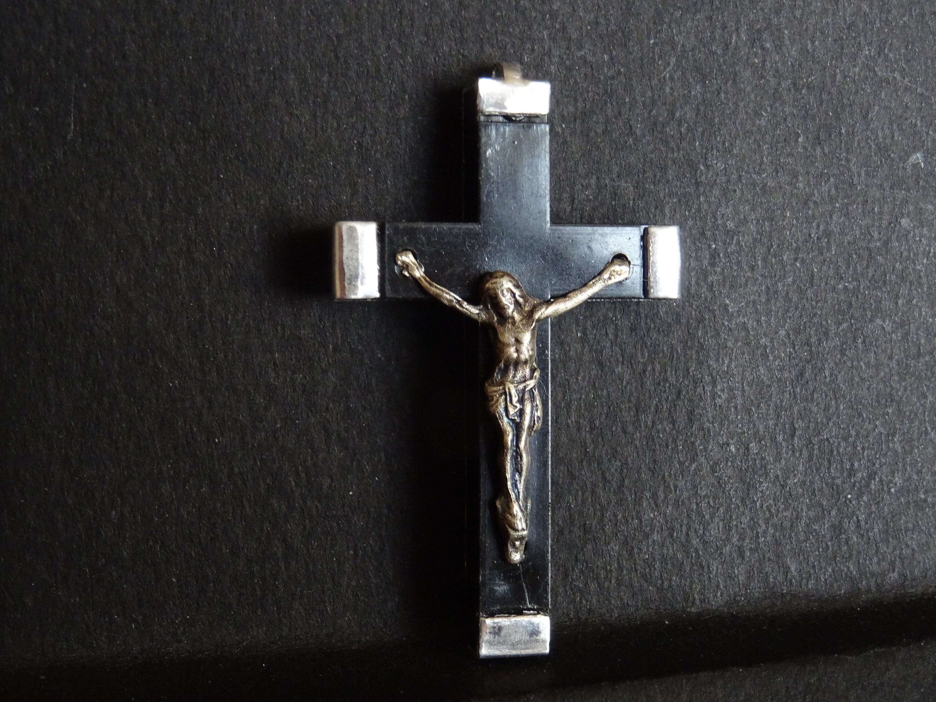 Croix Religieuse Lourdes Médaille Catholique Pendentif Crucifix Aluminium