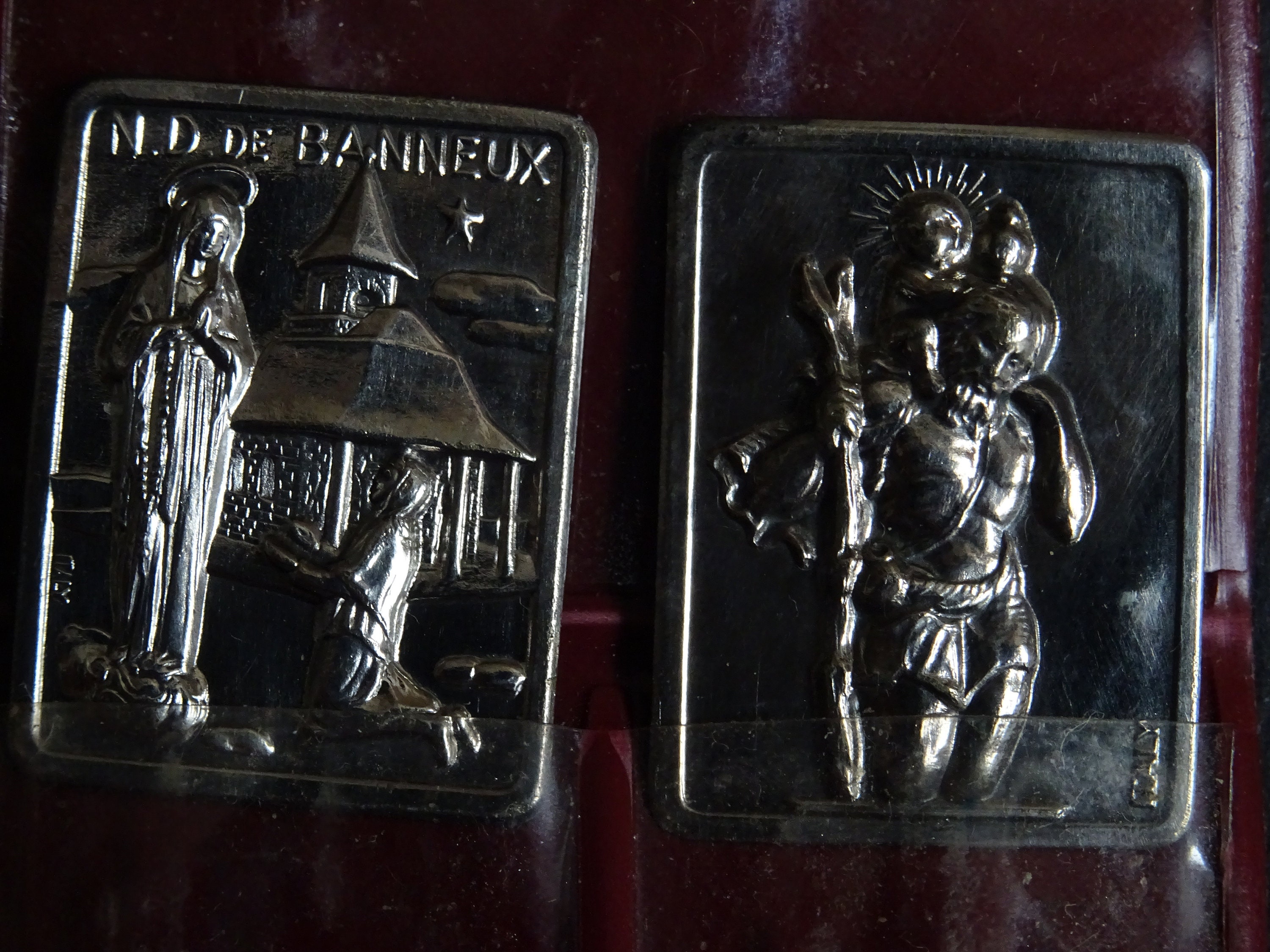 La Plaque. Souvenir Token Travel Altar N.d. de Banneux St Christopher France Médaille Holy Charm Wit