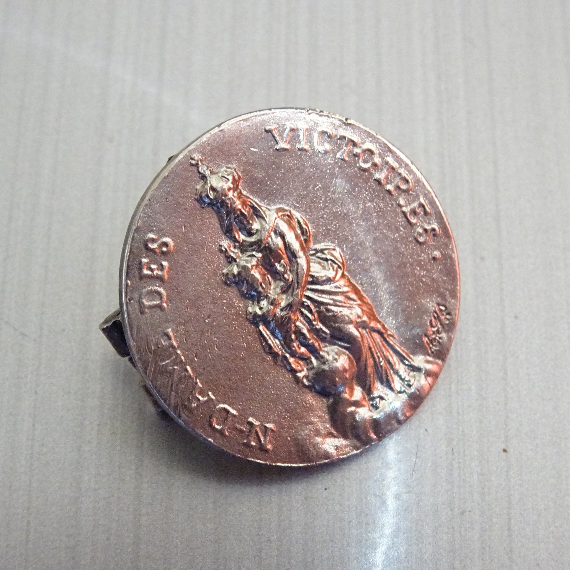 Broche Antique. Norte Dame Notre-Dame Des Victoires Signée B 305