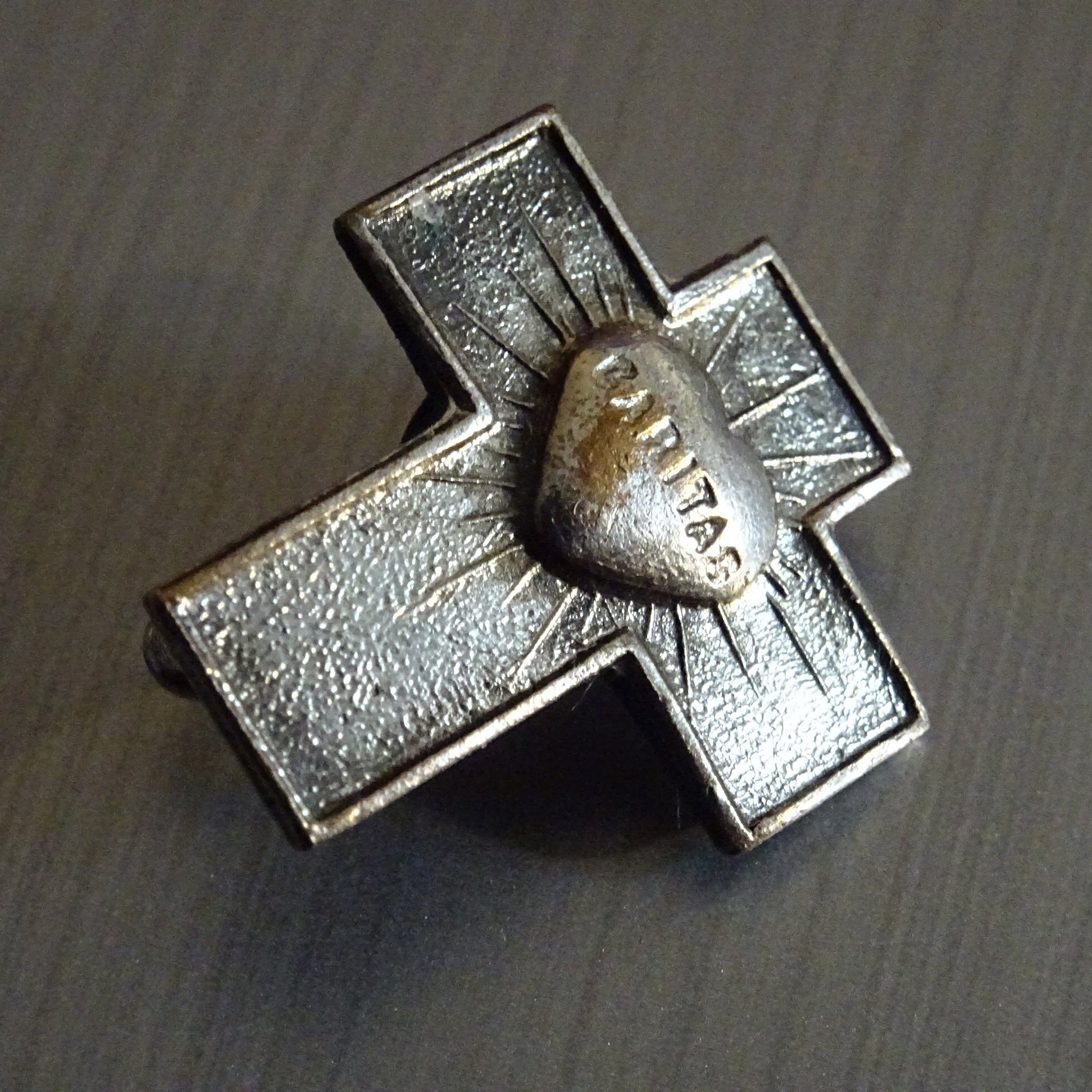 Jésus Caritas Petite Croix Broche Frence. Médaille Vintage Médaillon Pendentif Holy Charm B 963