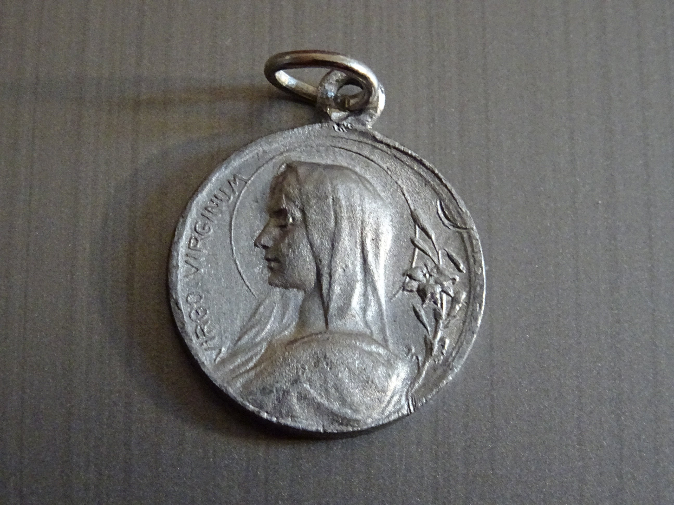 Vierge Virginum. Médaille Vintage Médaillon Pendentif Holy Charm B 960