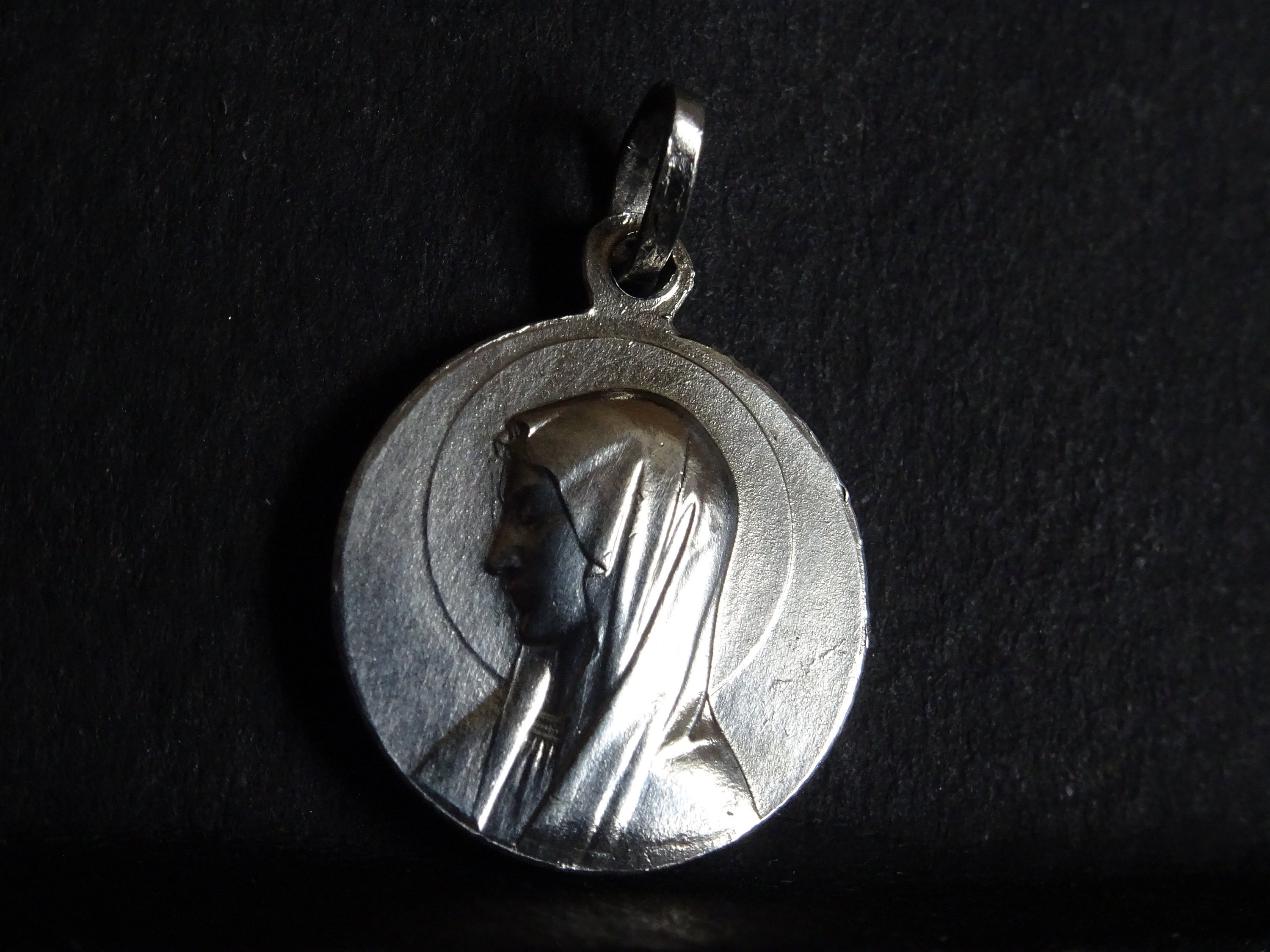 Médaille d'argent Medaille Millésime Religieux Français Saint Charme Mère Marie 1, 6 cm