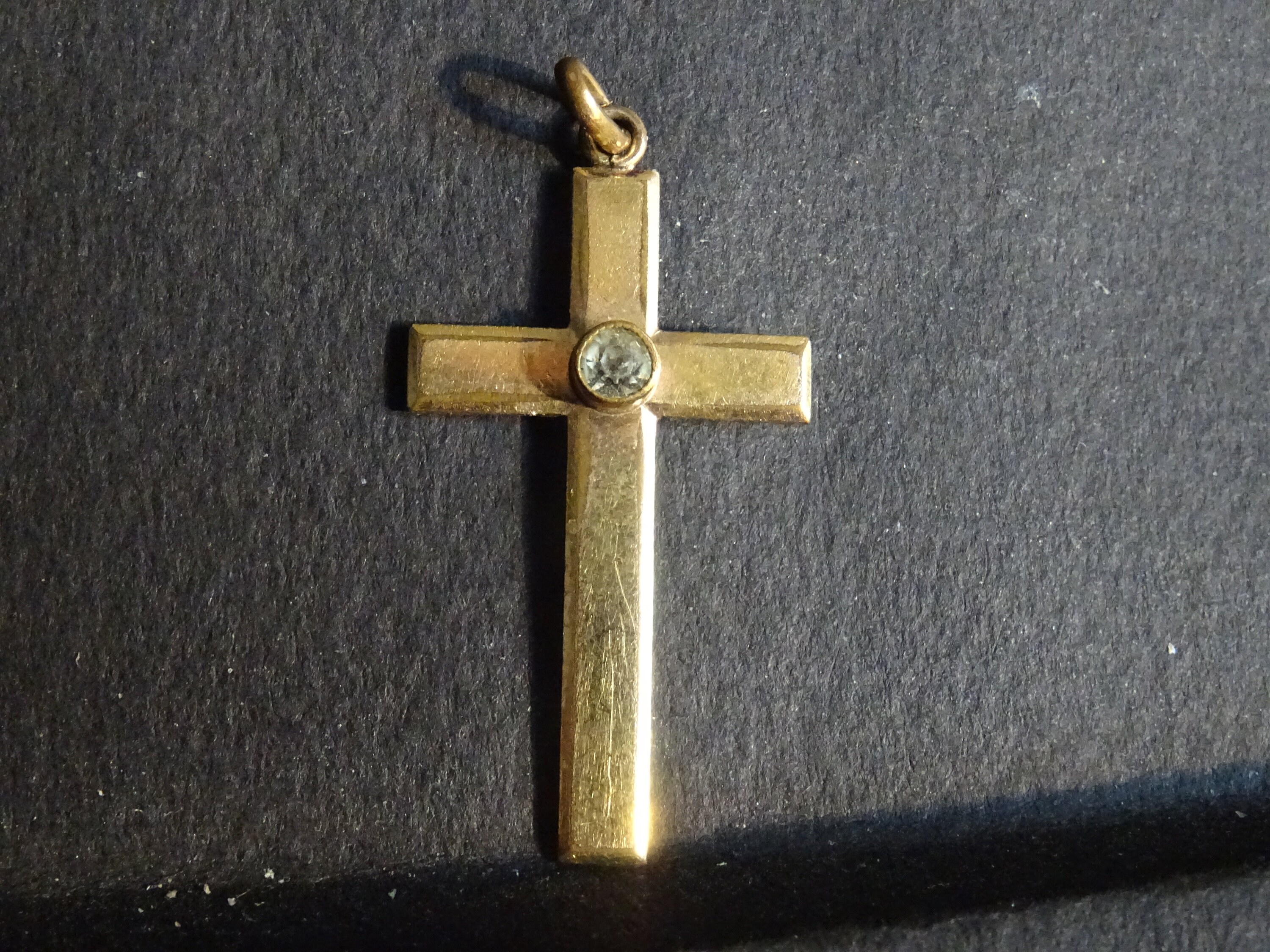 Médaille Jaune Croisée avec La Perle Medaille Pendent