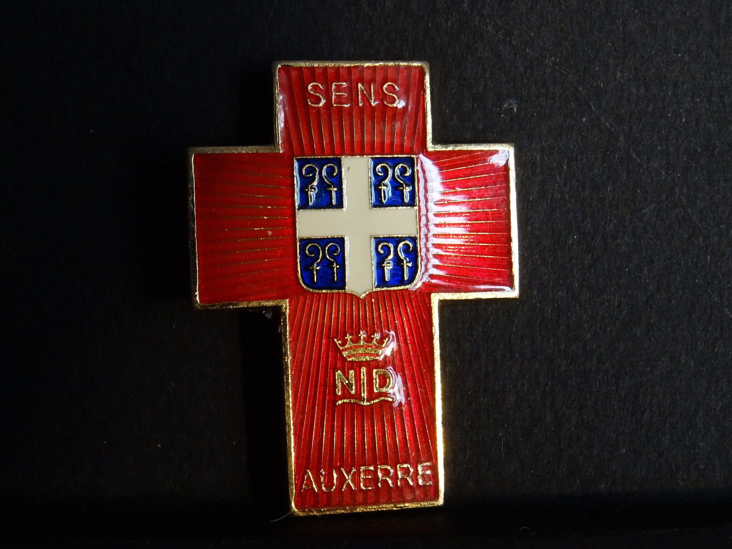 Émail Français Brooch Badge Sens-Auxerre Croix 4, 2 X 3, 1 cm