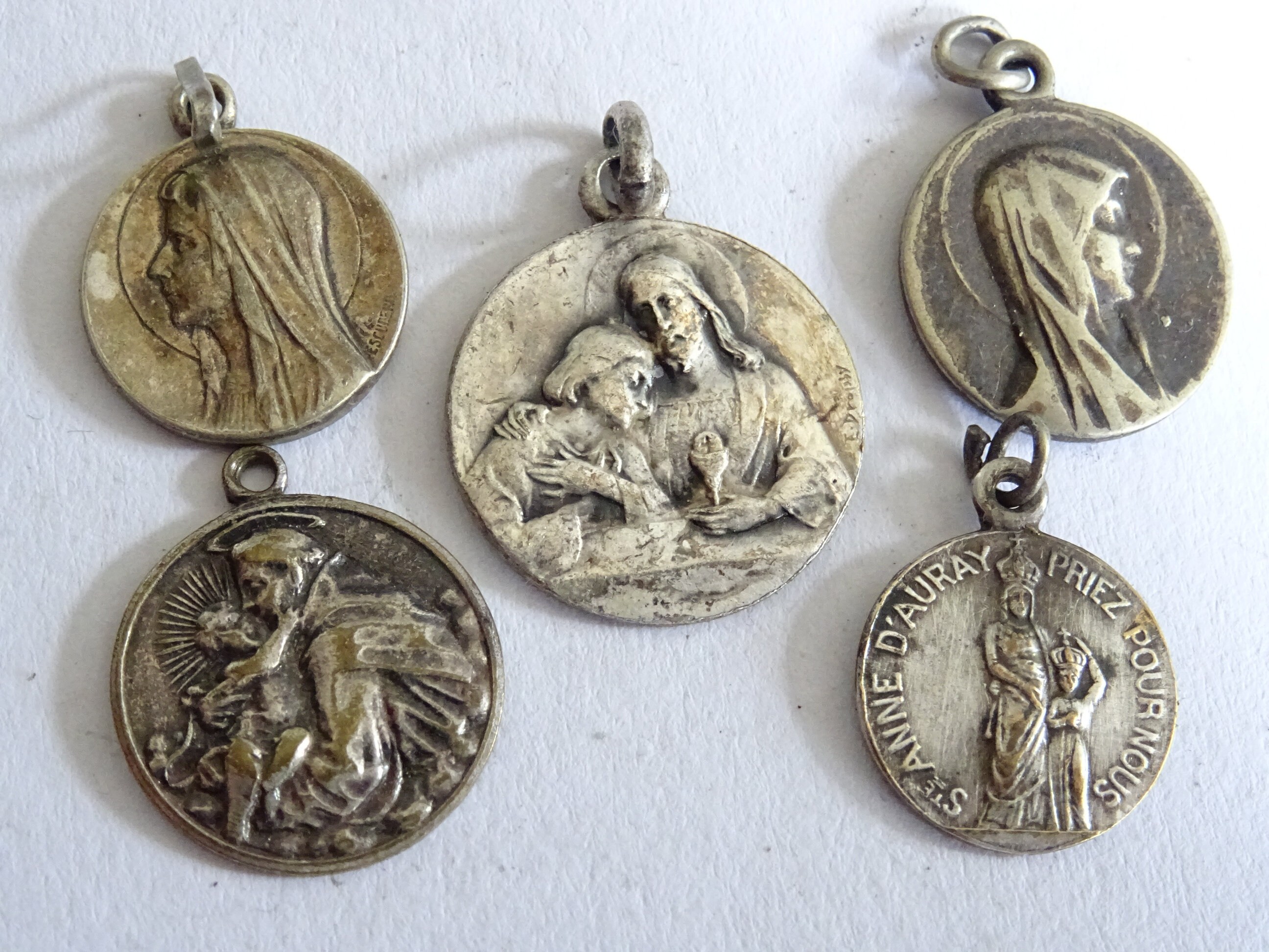 Lot 5 Millésime .saint-Antoine. Anne d'auray. Marie. Cène. Médaille Holy Charm Pendentif Médaille Mé