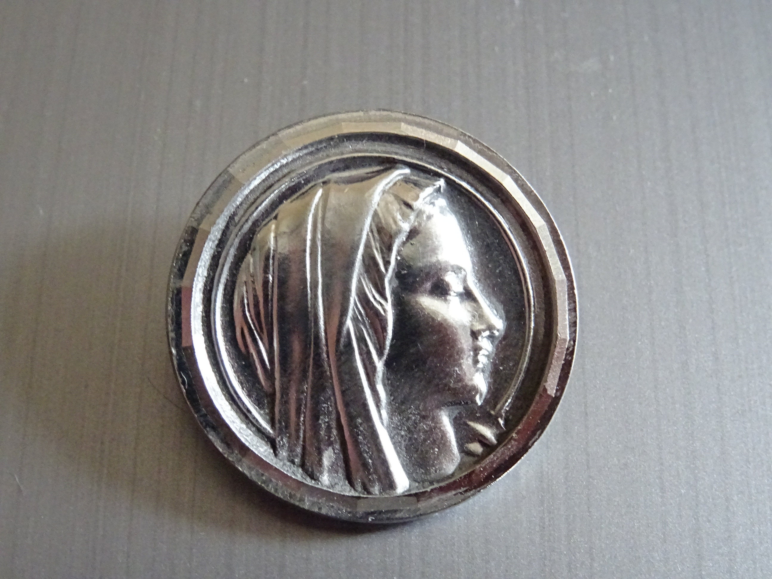 Lourdes. Grotte. Lieu Des Apparitions de La Vierge Marie. Broche Argent Argent. Vintage Catholique B
