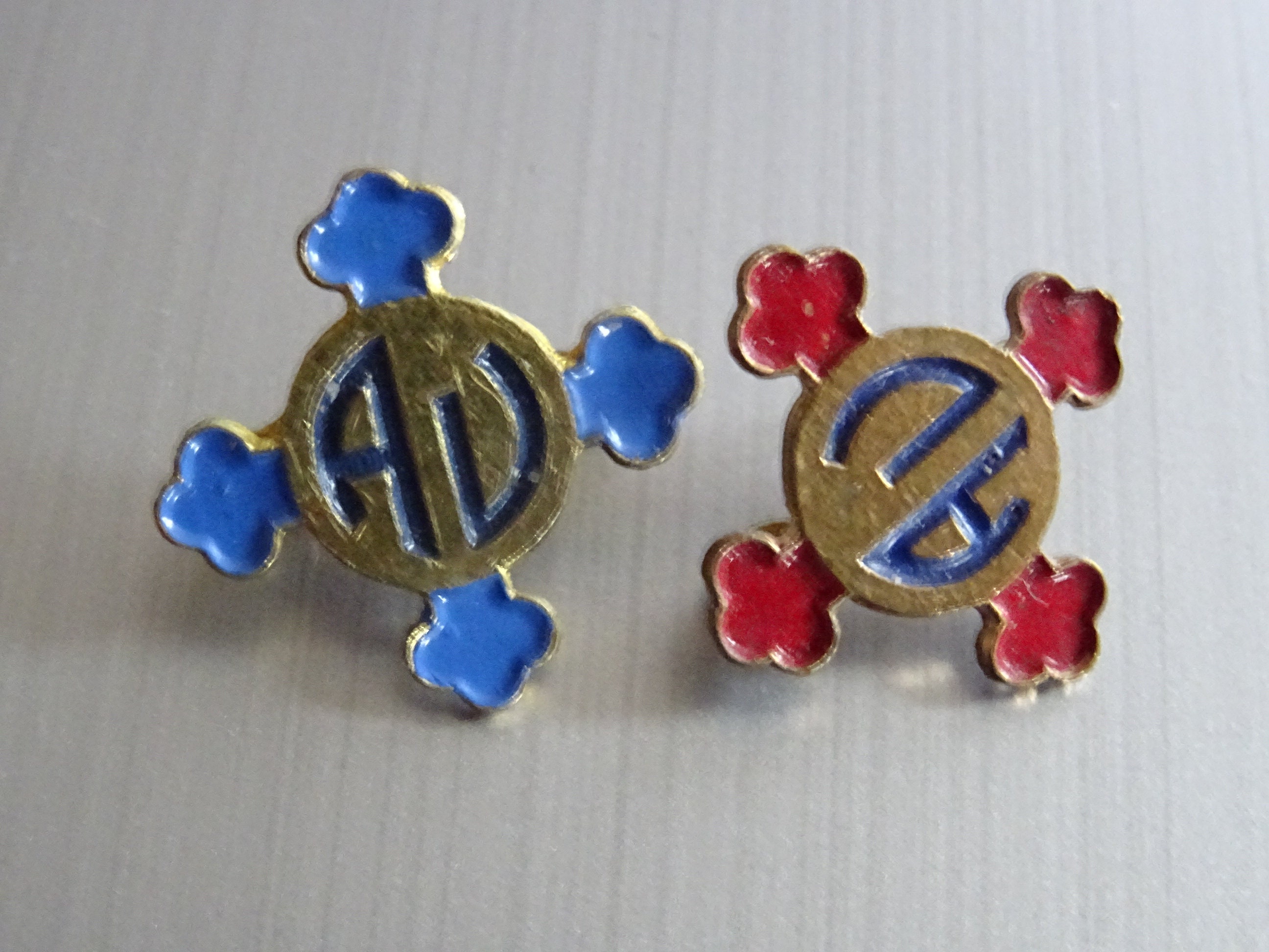 Émail Lot 2 Broche Rouge Bleu A V Croix. Charme Sacré P 800